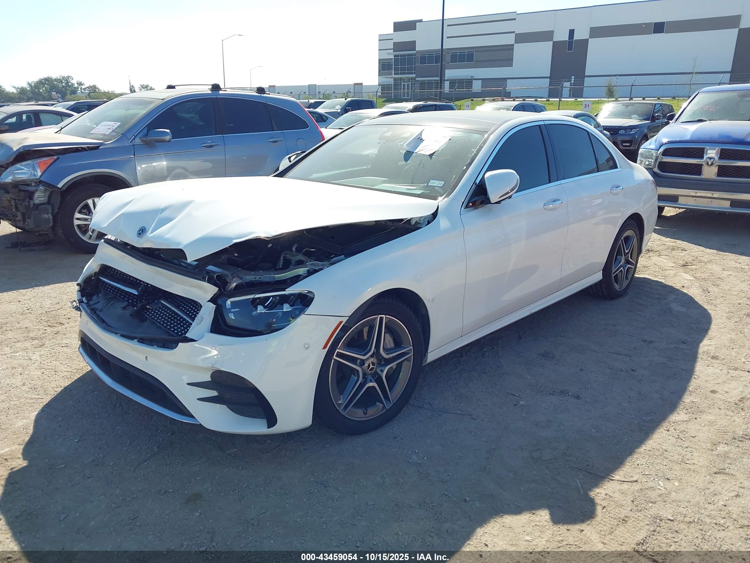 MERCEDES-BENZ E image 2