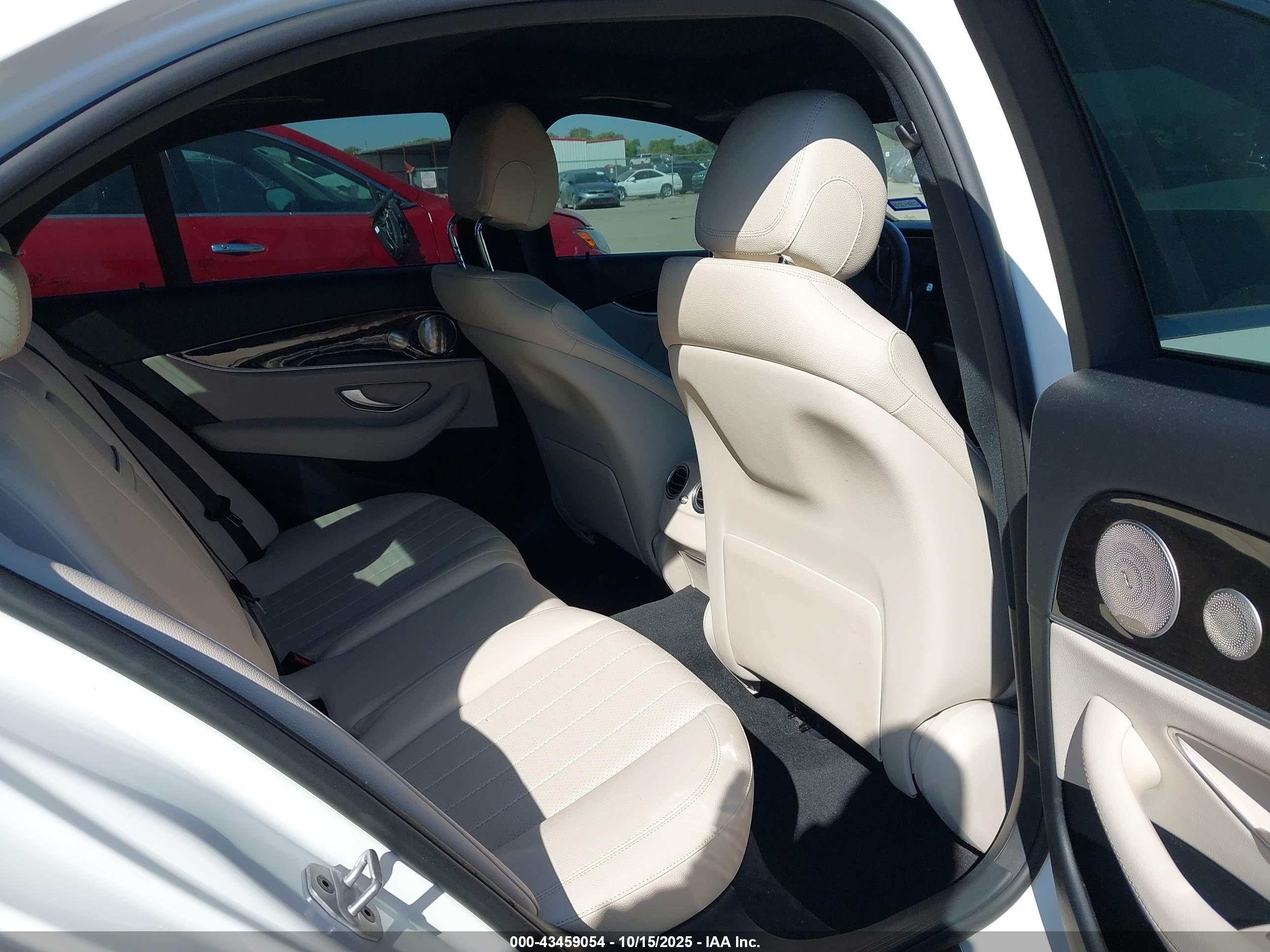 MERCEDES-BENZ E image 8