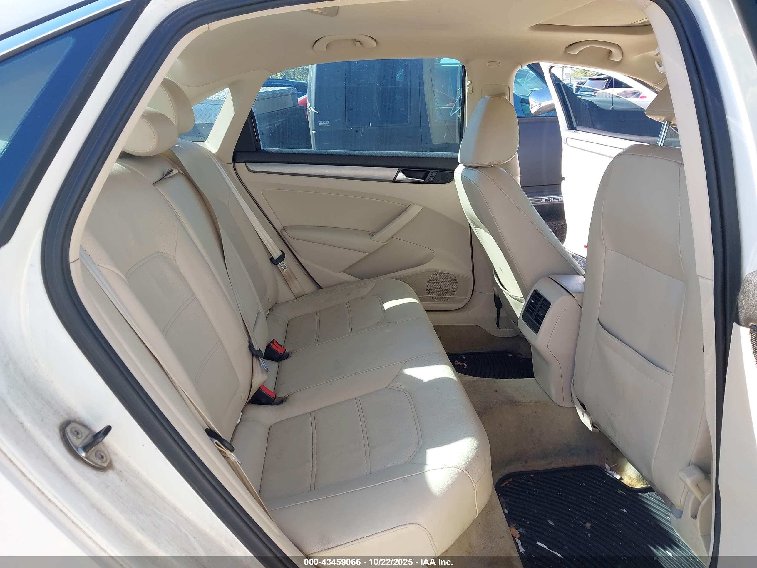 VOLKSWAGEN PASSAT image 8