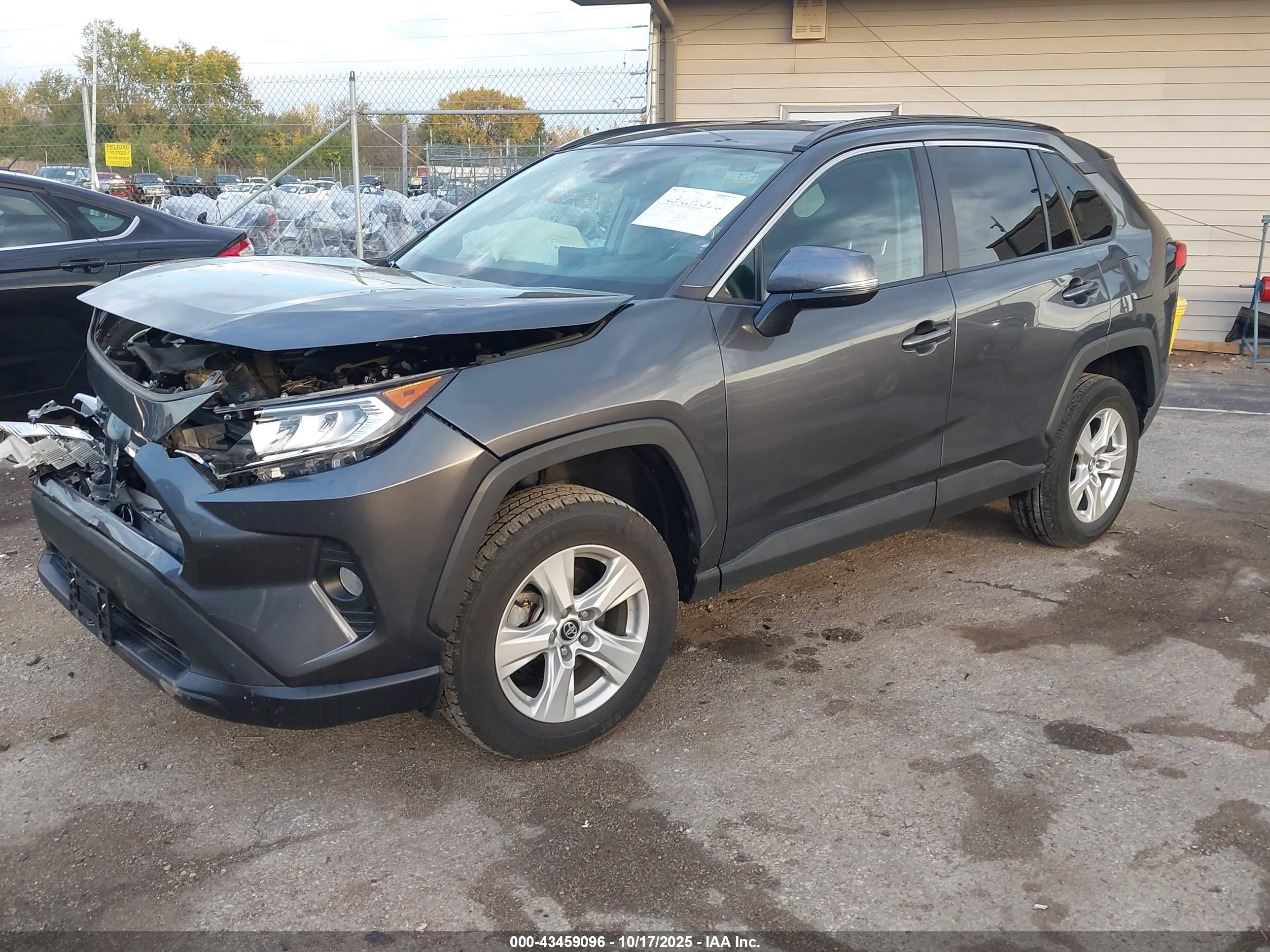 TOYOTA RAV4 image 2