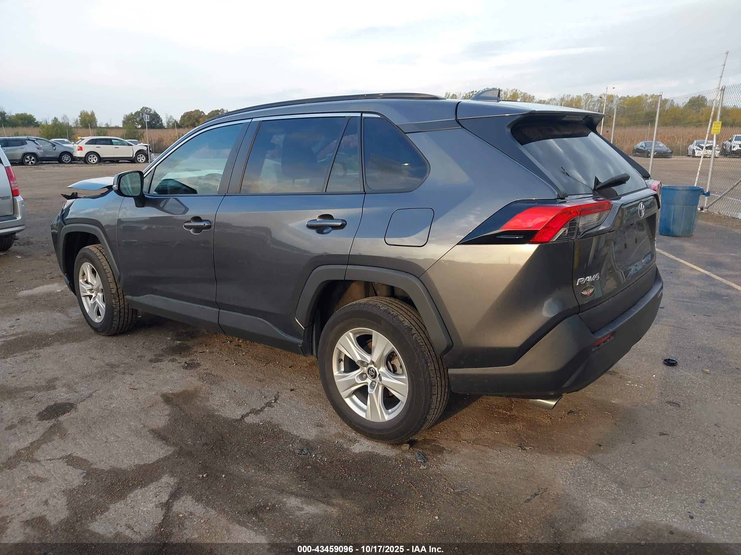 TOYOTA RAV4 image 3