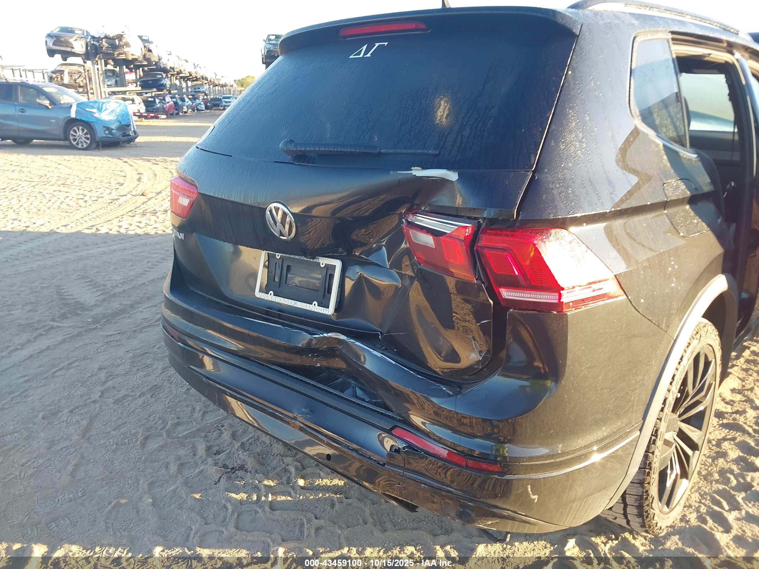 VOLKSWAGEN TIGUAN image 6