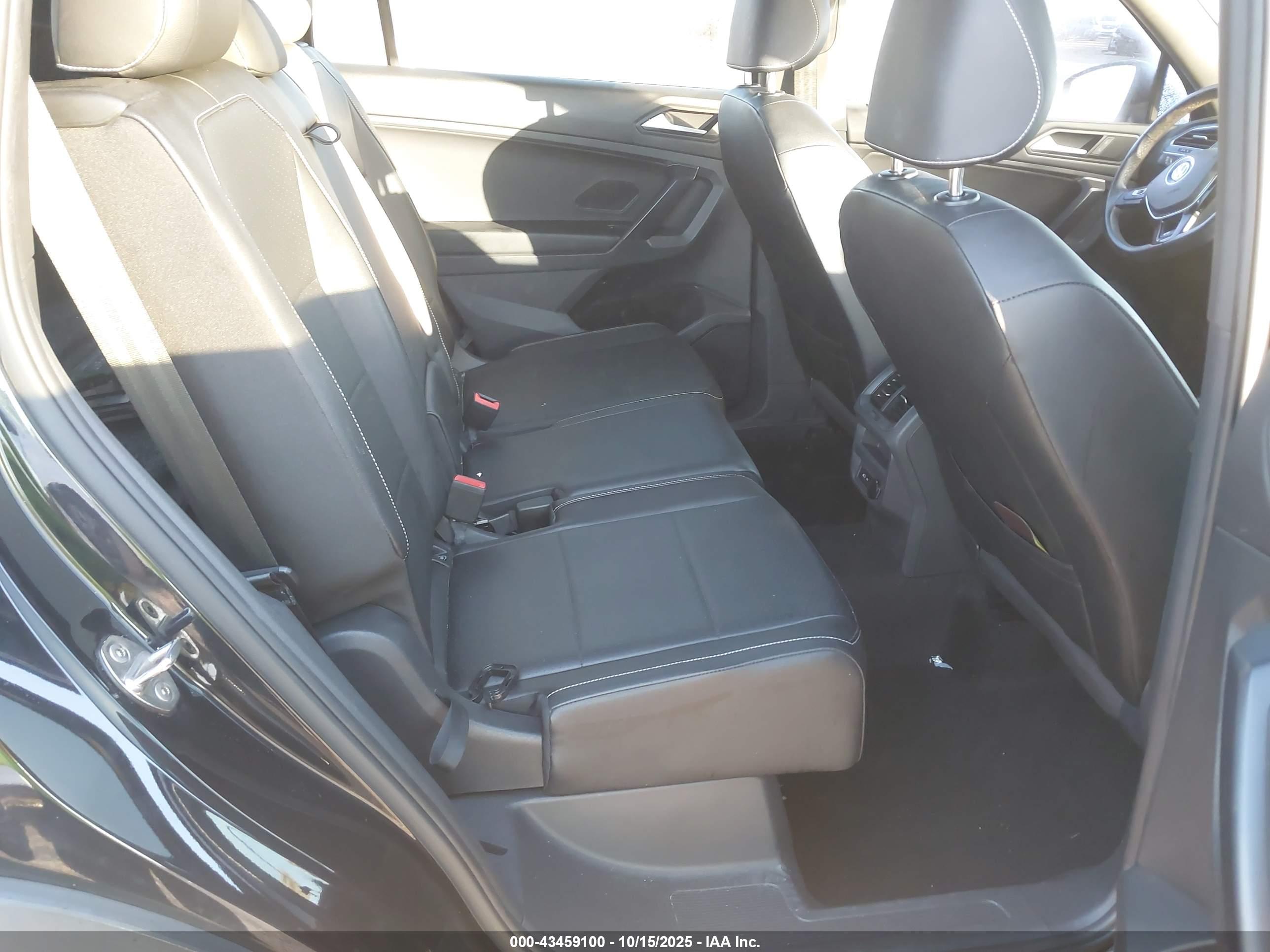 VOLKSWAGEN TIGUAN image 8