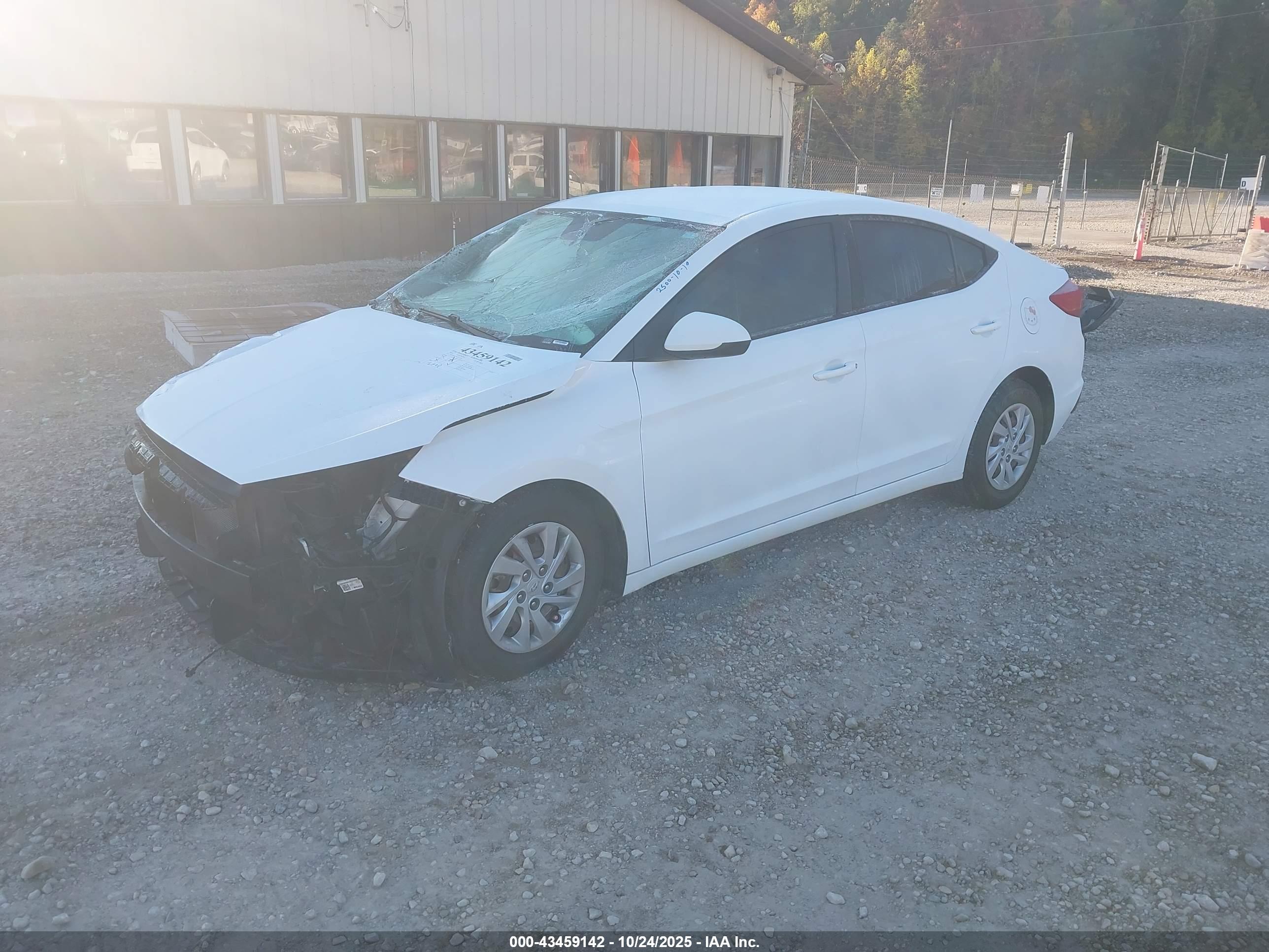 HYUNDAI ELANTRA image 2