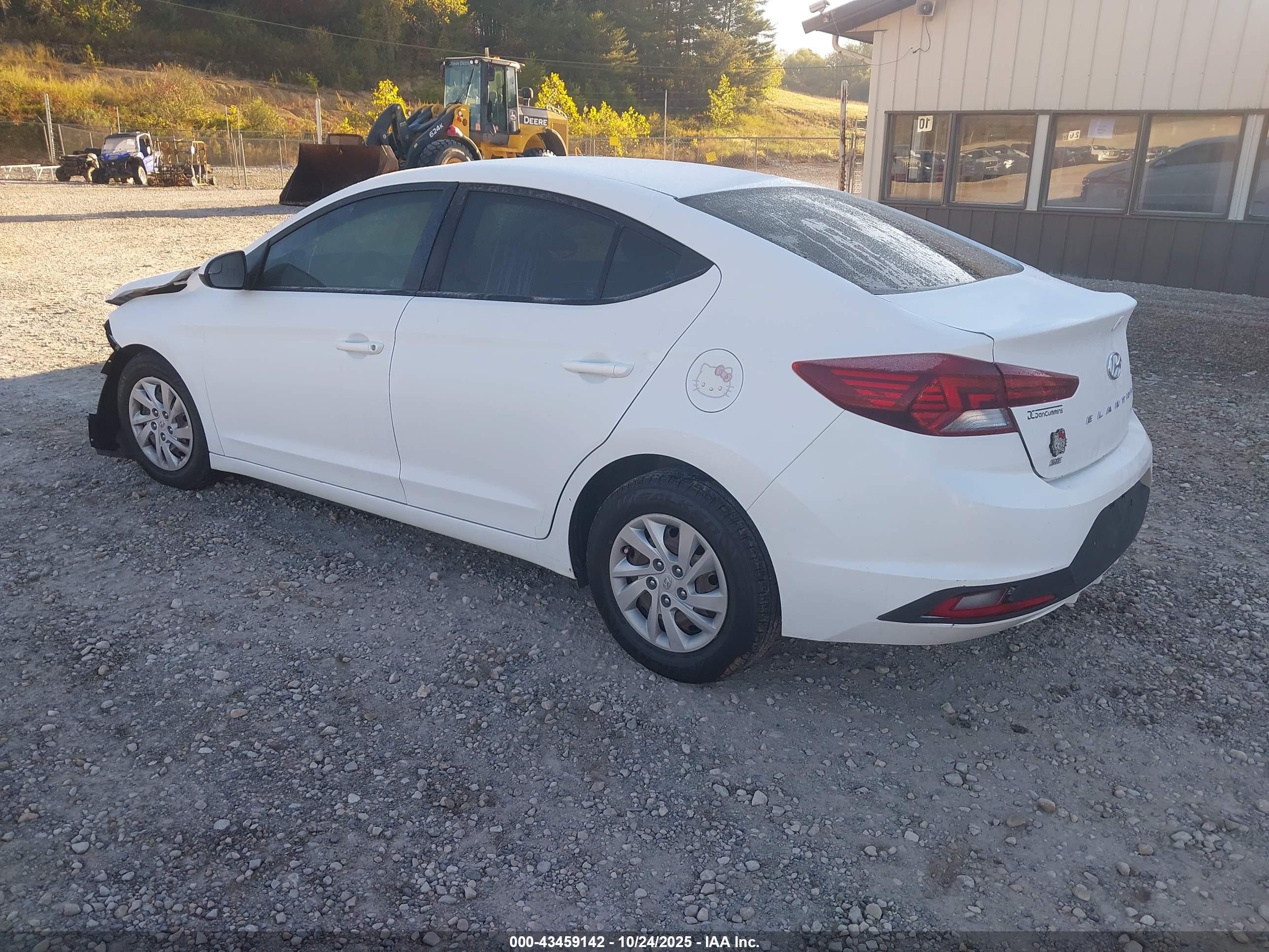 HYUNDAI ELANTRA image 3
