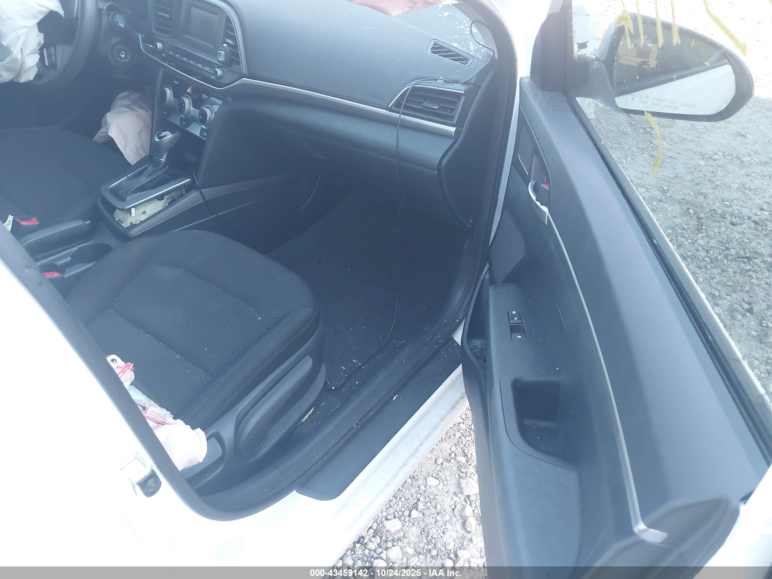 HYUNDAI ELANTRA image 5