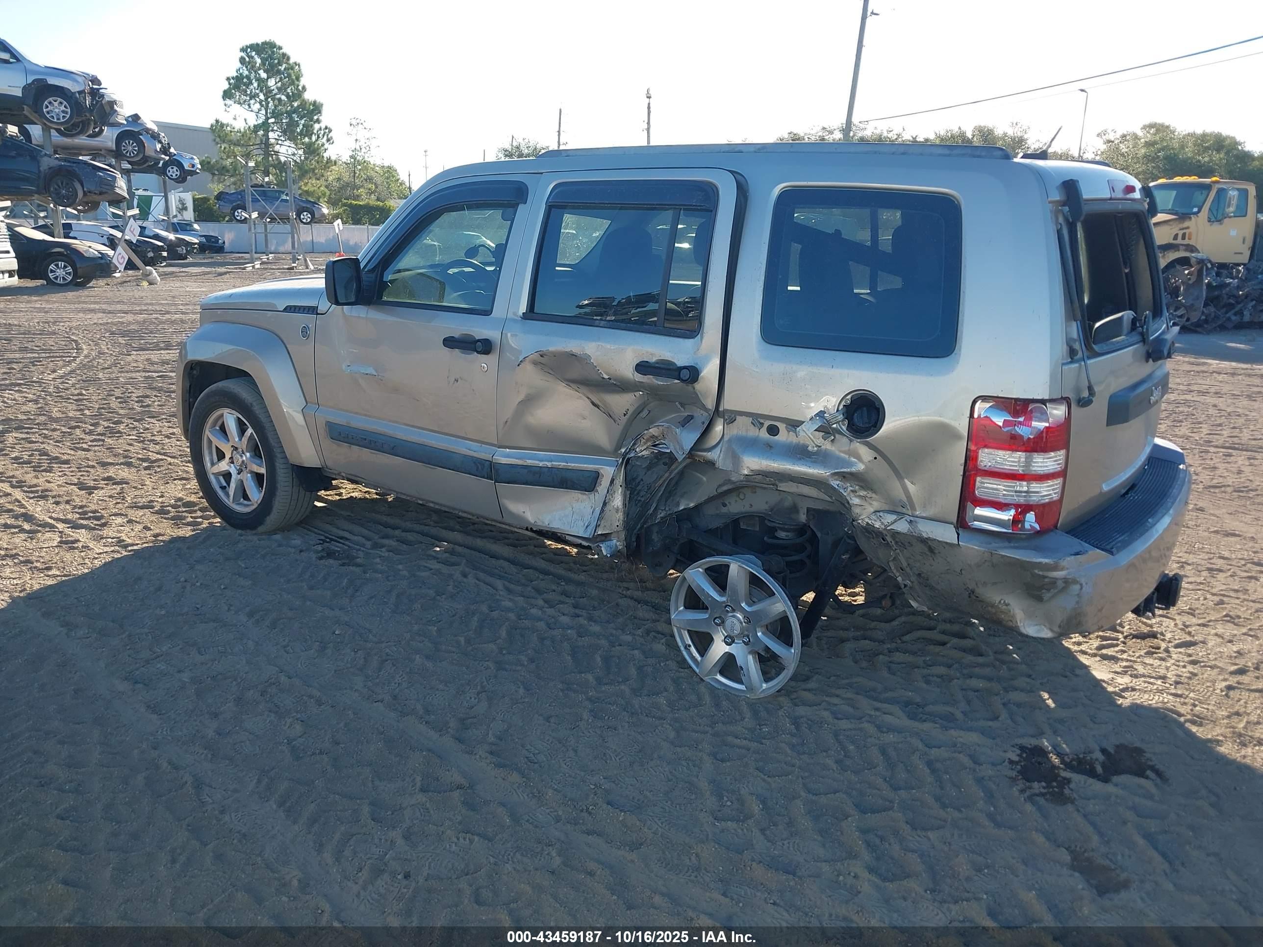 JEEP LIBERTY image 3