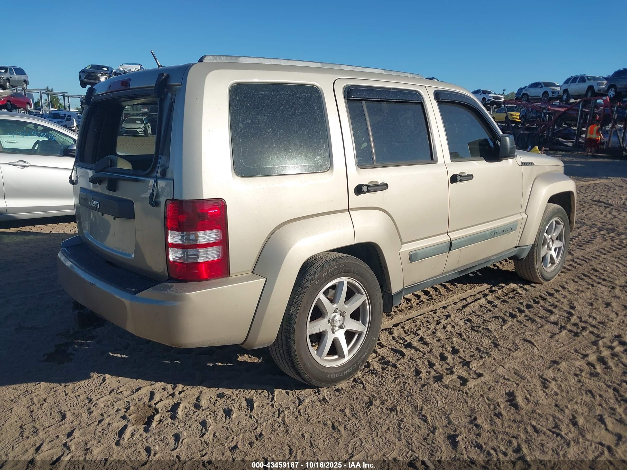JEEP LIBERTY image 4