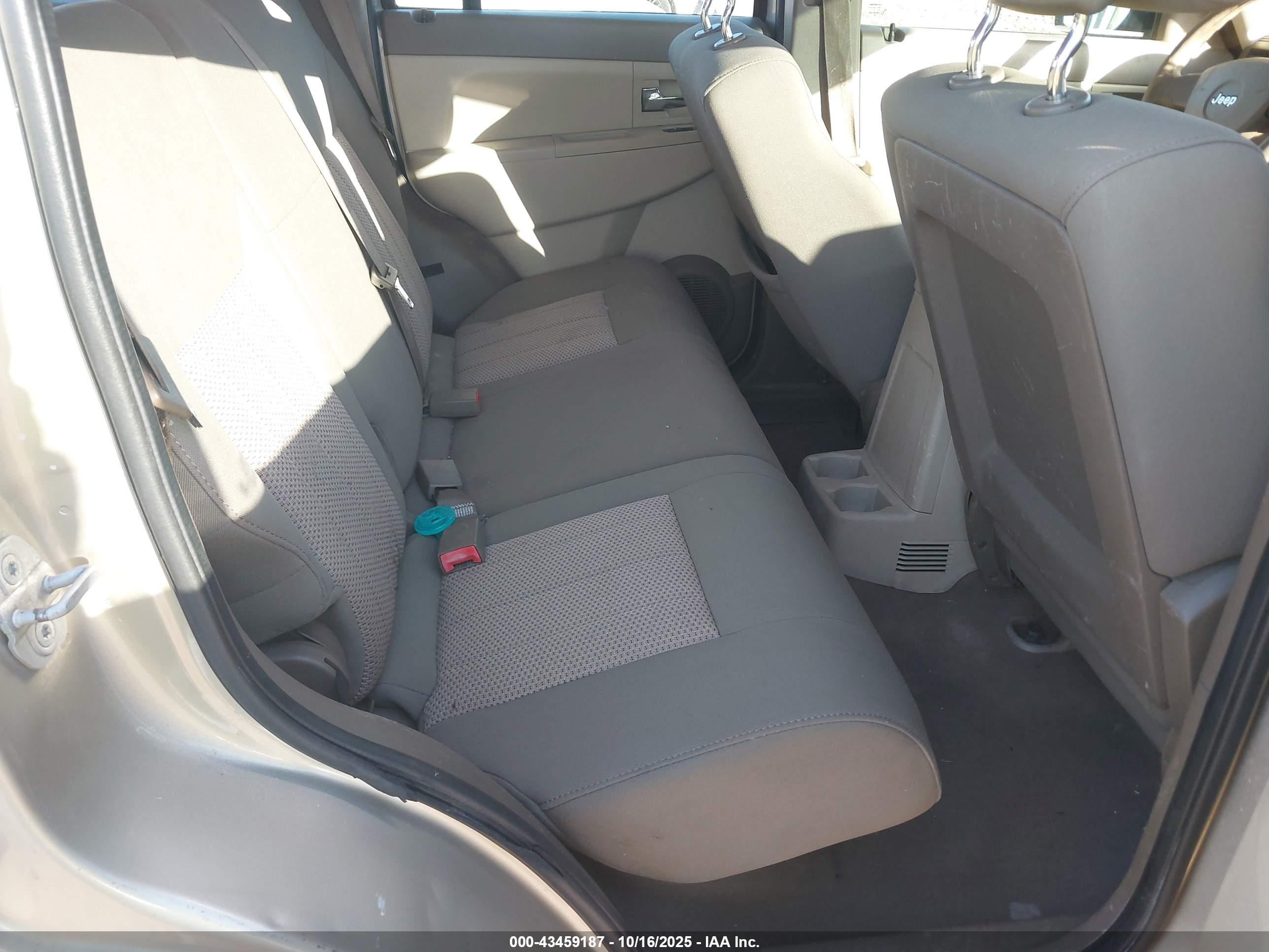 JEEP LIBERTY image 8