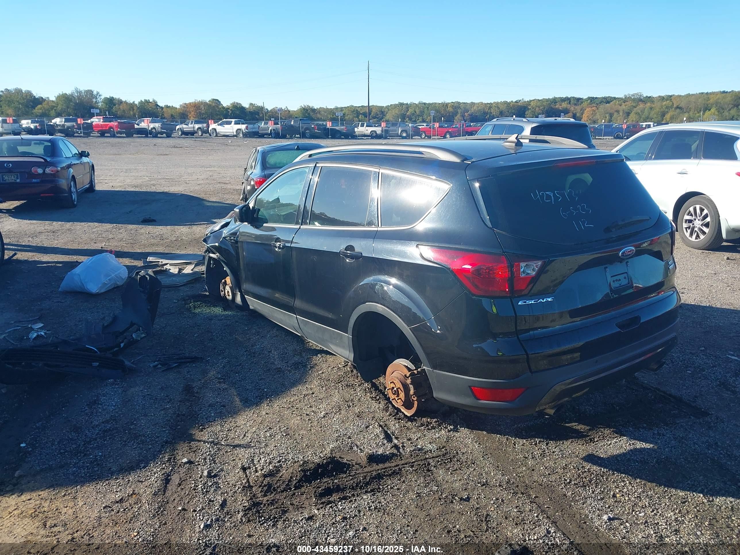 FORD ESCAPE image 3