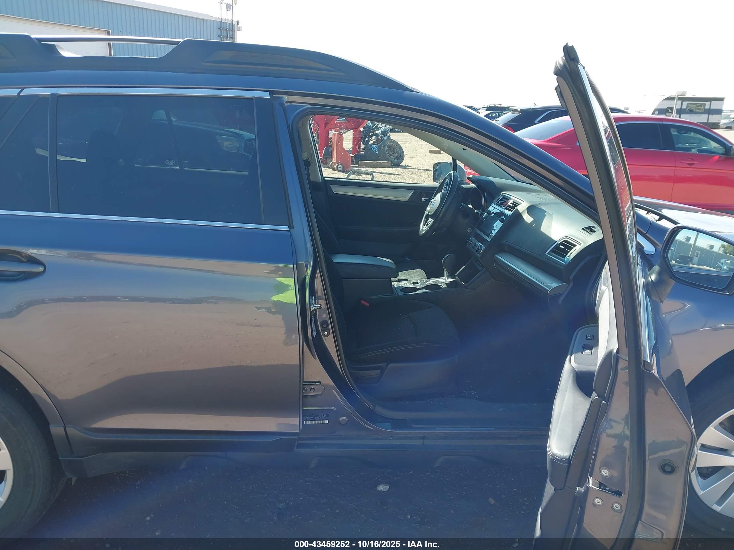SUBARU OUTBACK image 5