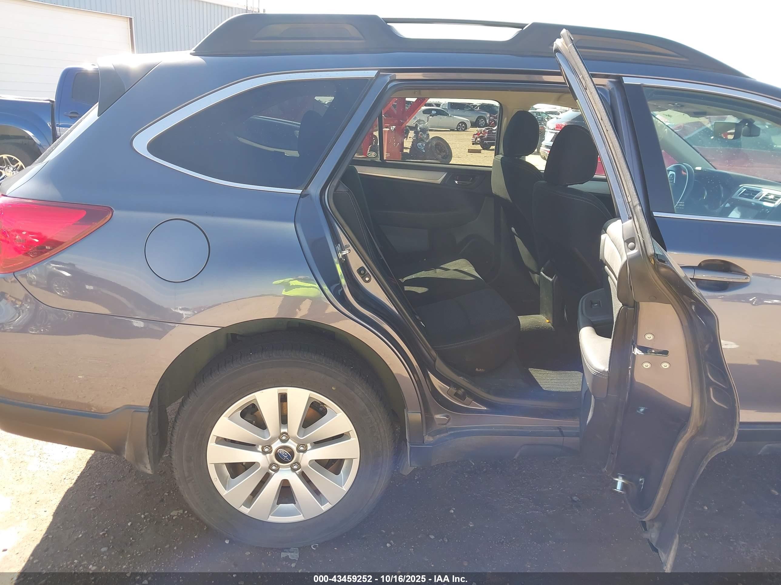 SUBARU OUTBACK image 8