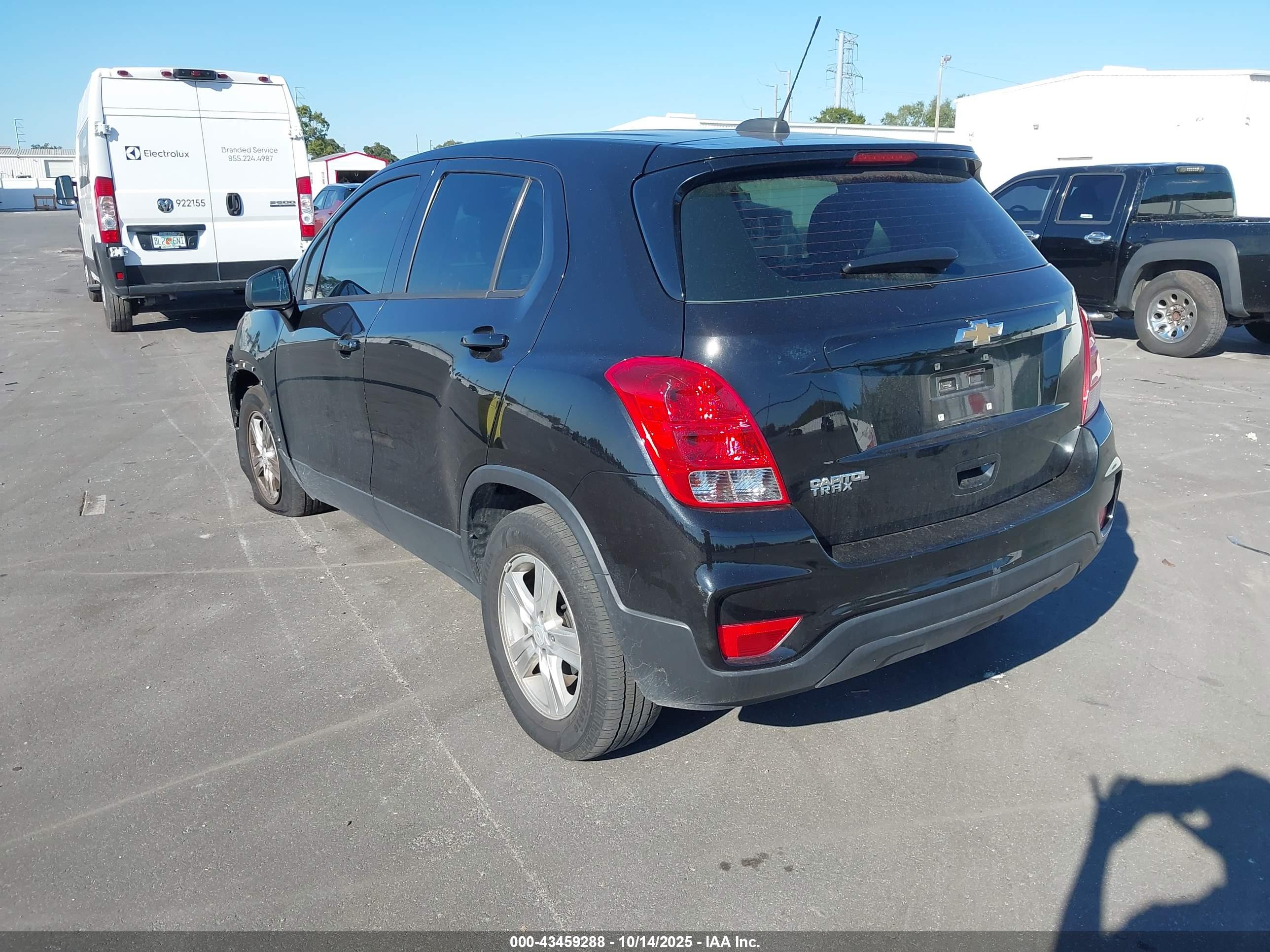 CHEVROLET TRAX image 3
