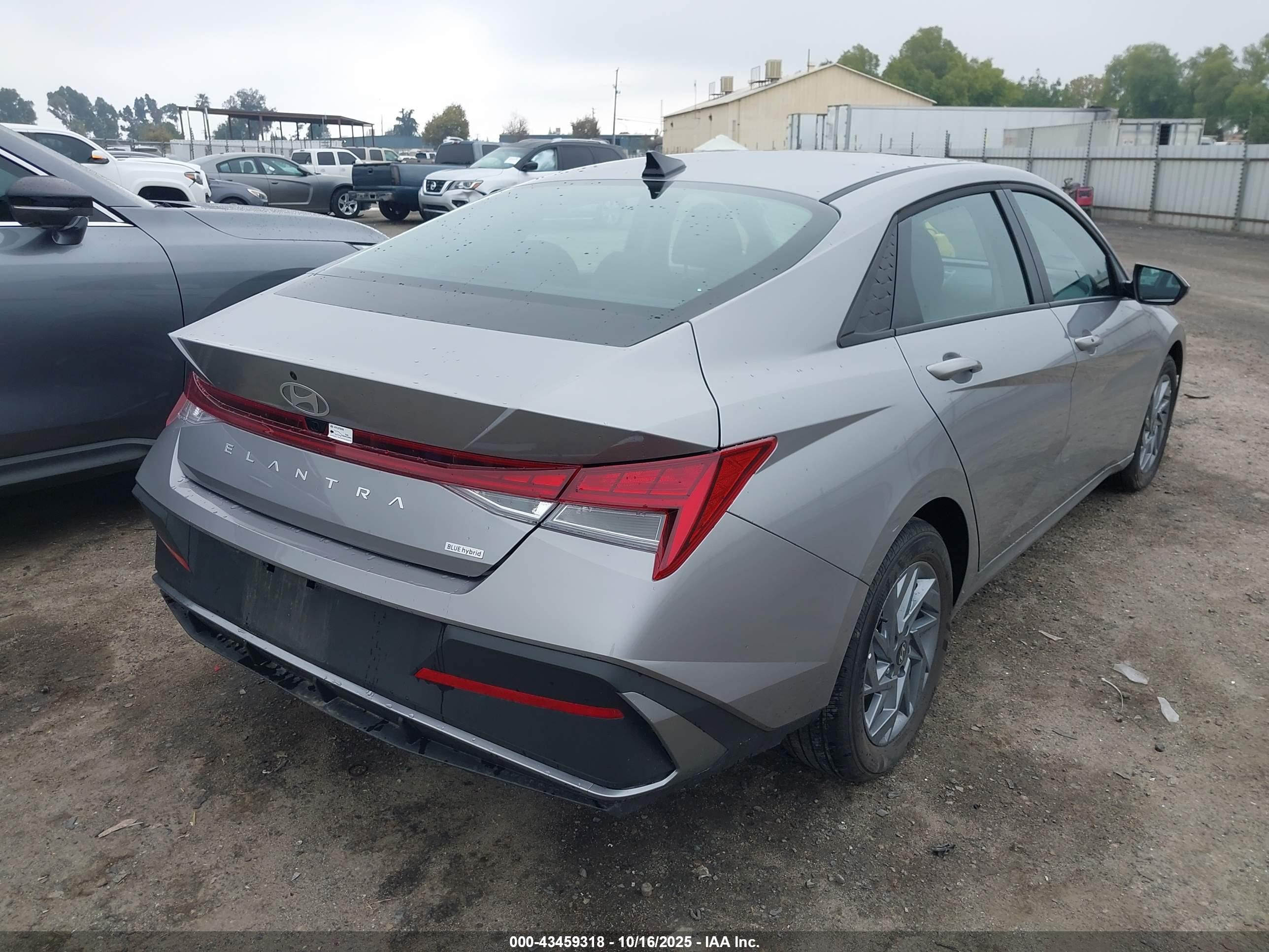 HYUNDAI ELANTRA image 4