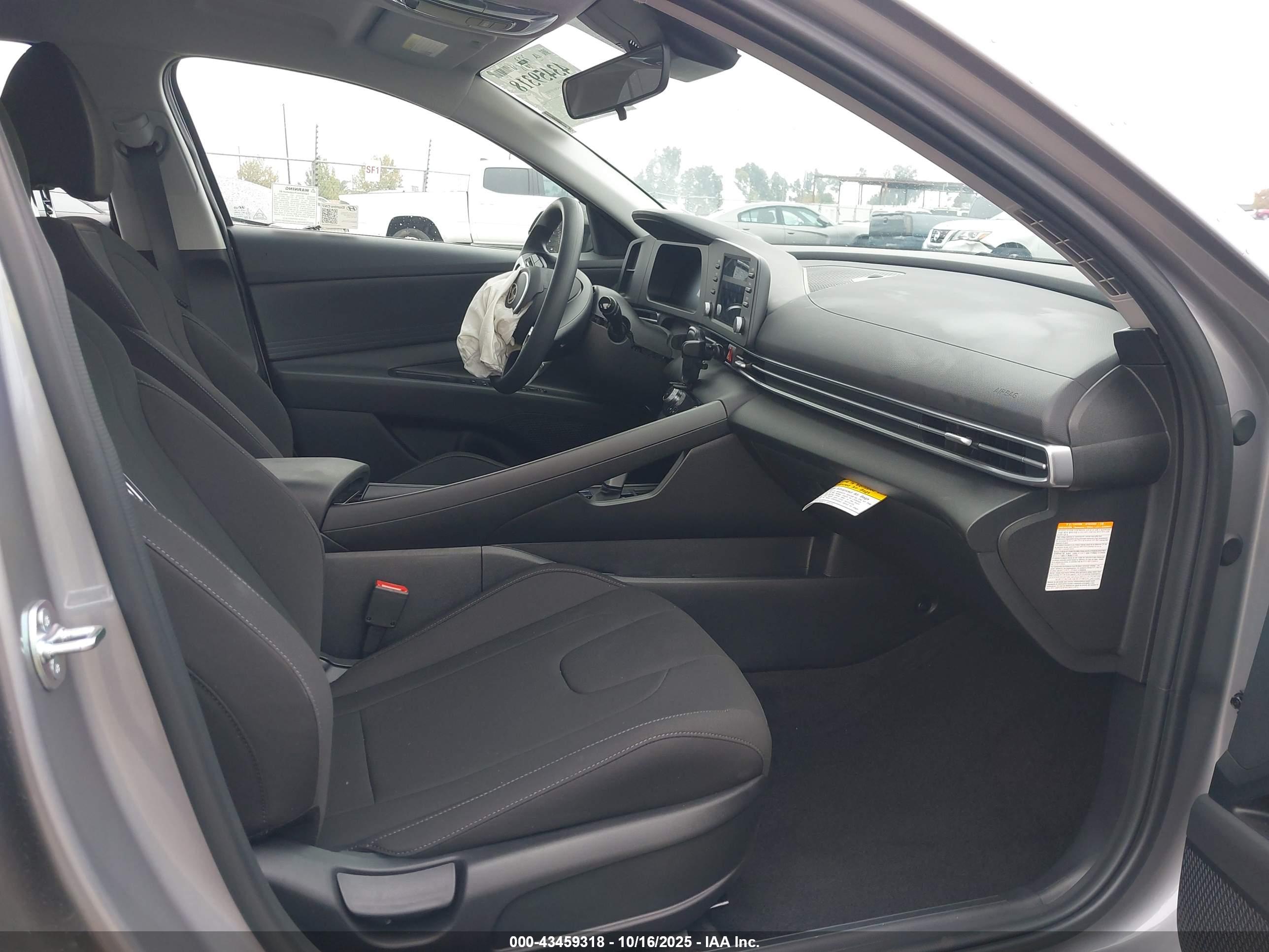HYUNDAI ELANTRA image 5