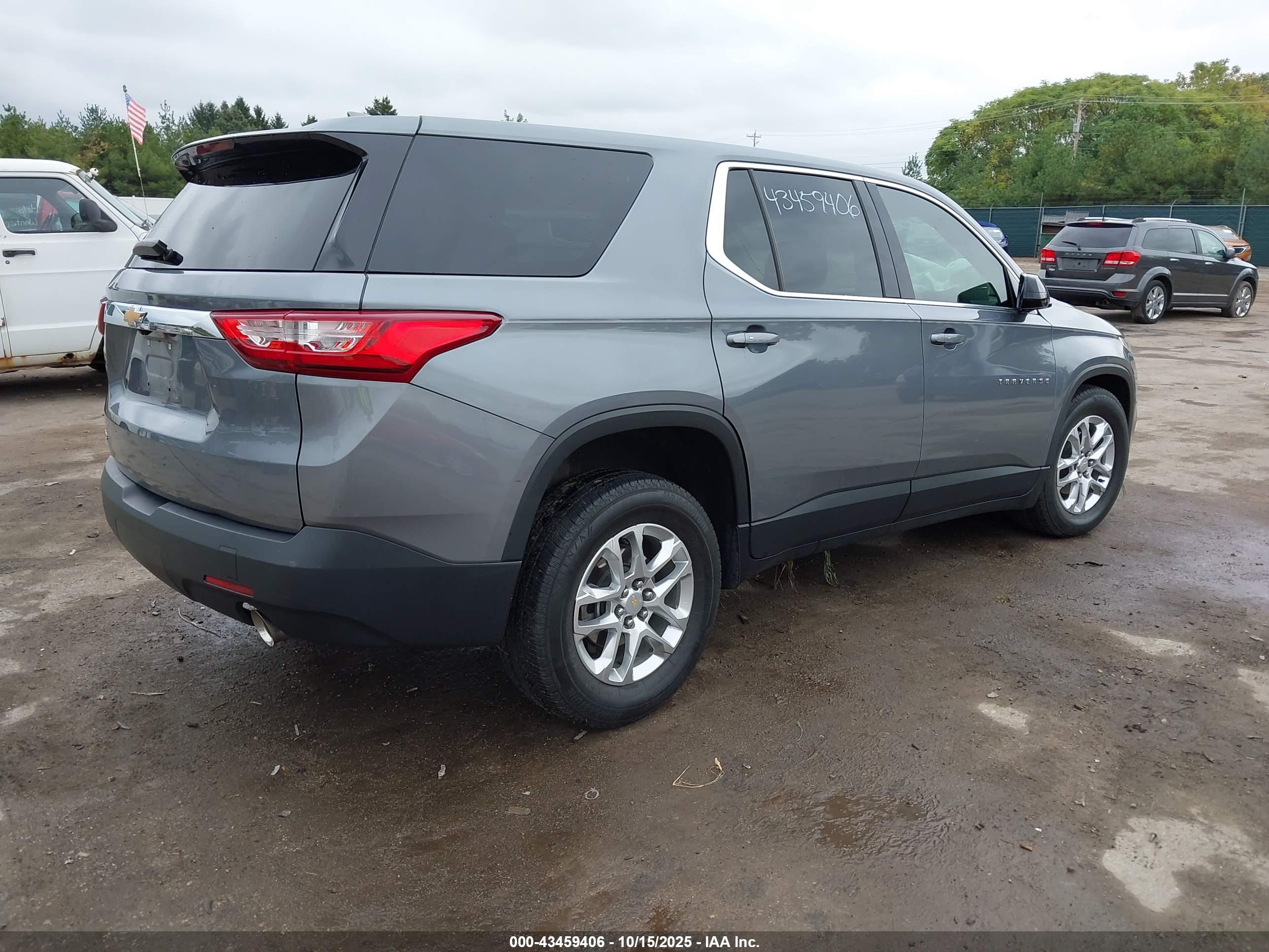 CHEVROLET TRAVERSE image 4