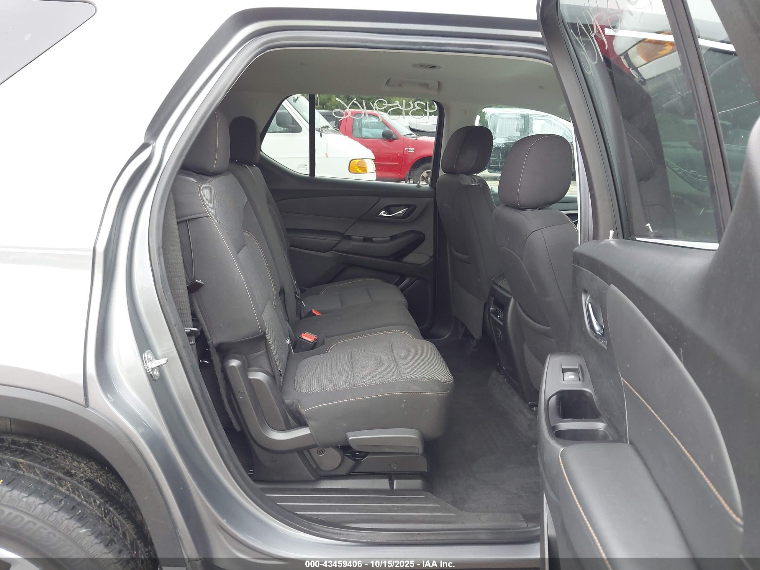 CHEVROLET TRAVERSE image 8