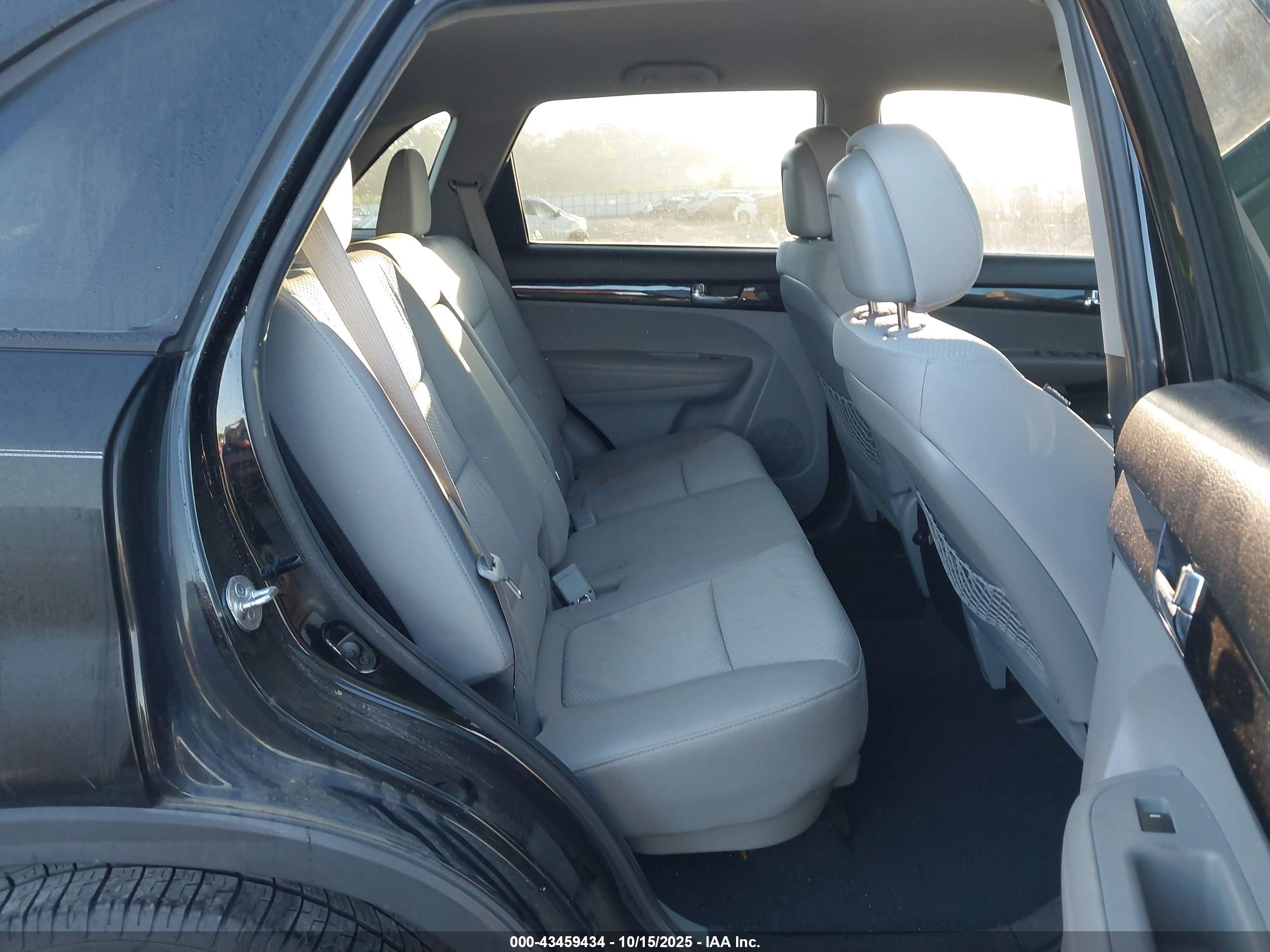 KIA SORENTO image 8