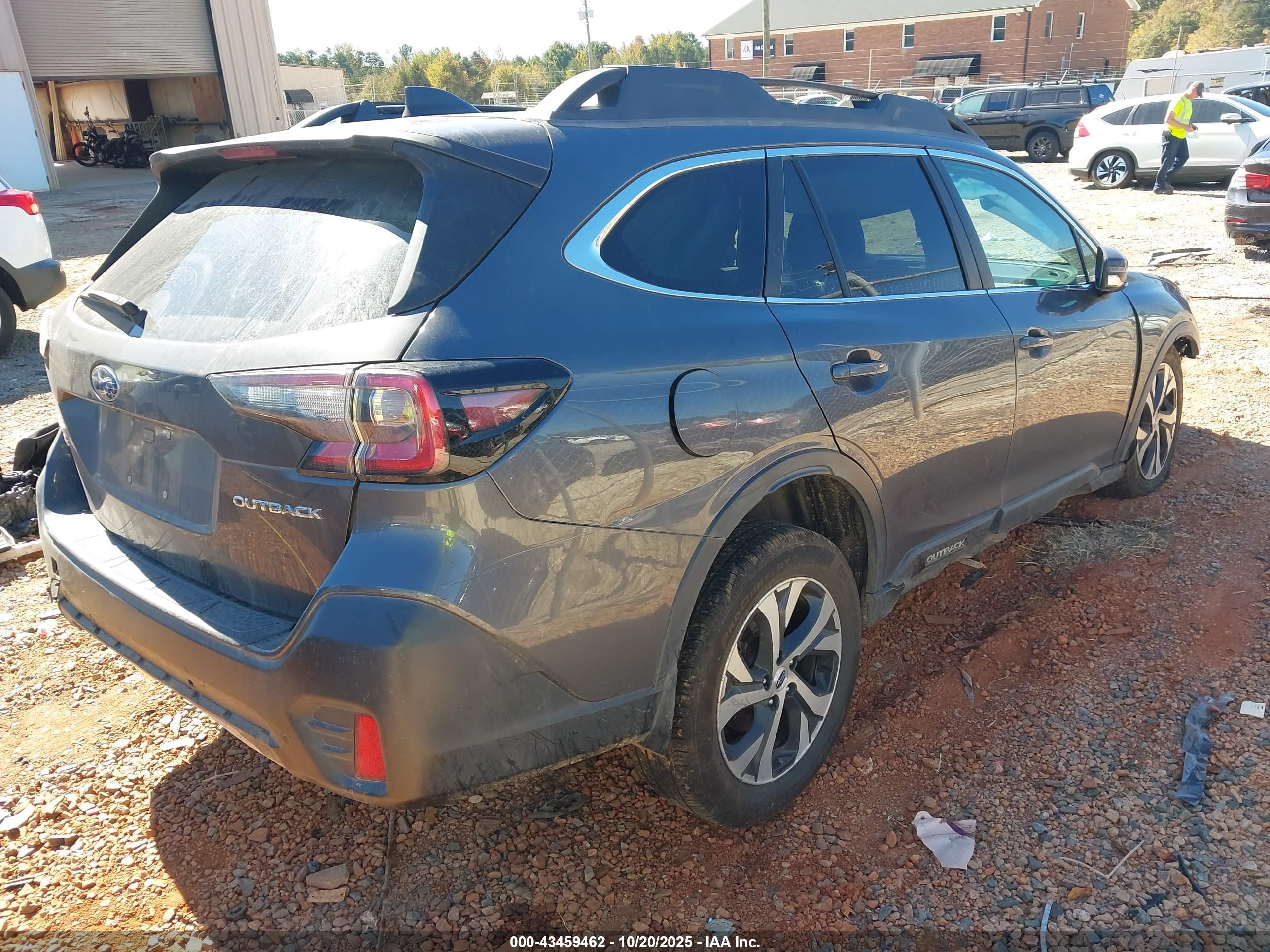 SUBARU OUTBACK image 4
