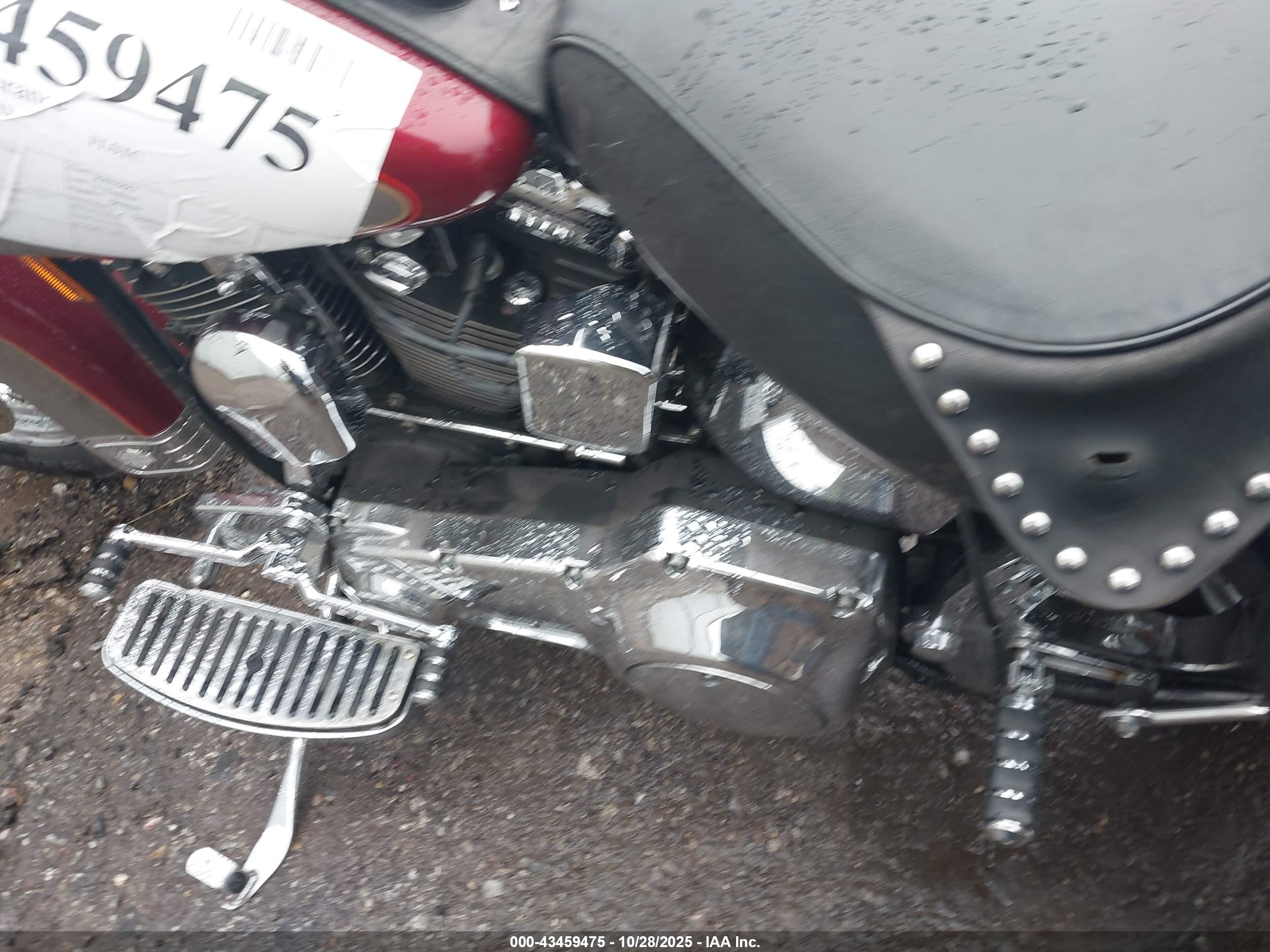 HARLEY-DAVIDSON FLSTC image 9