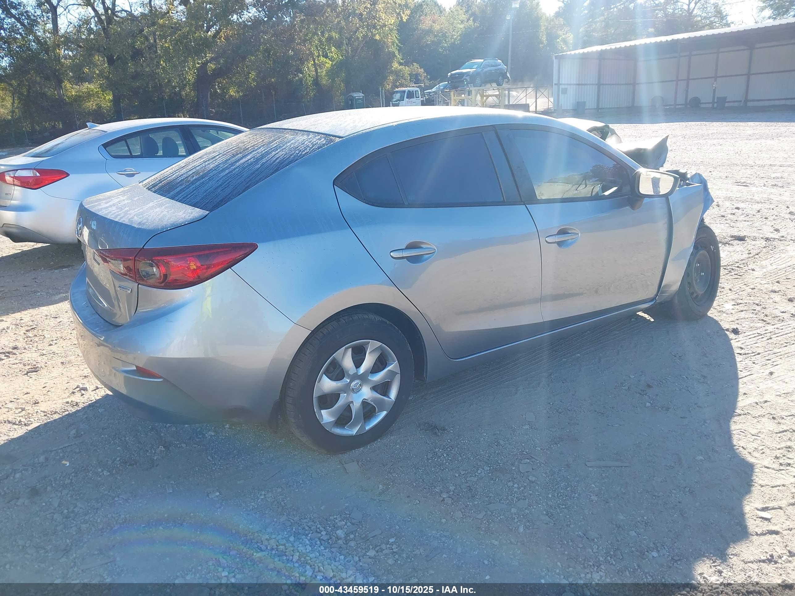 MAZDA MAZDA3 image 4