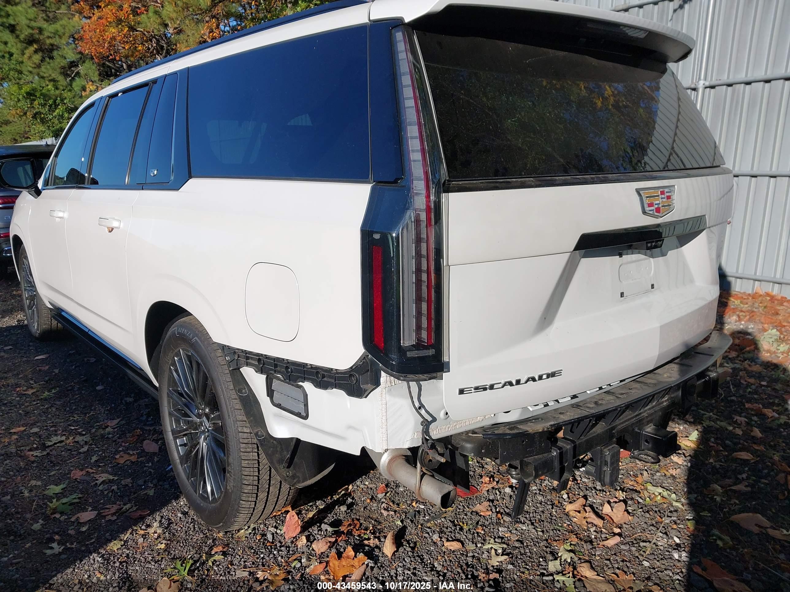 CADILLAC ESCALADE image 3