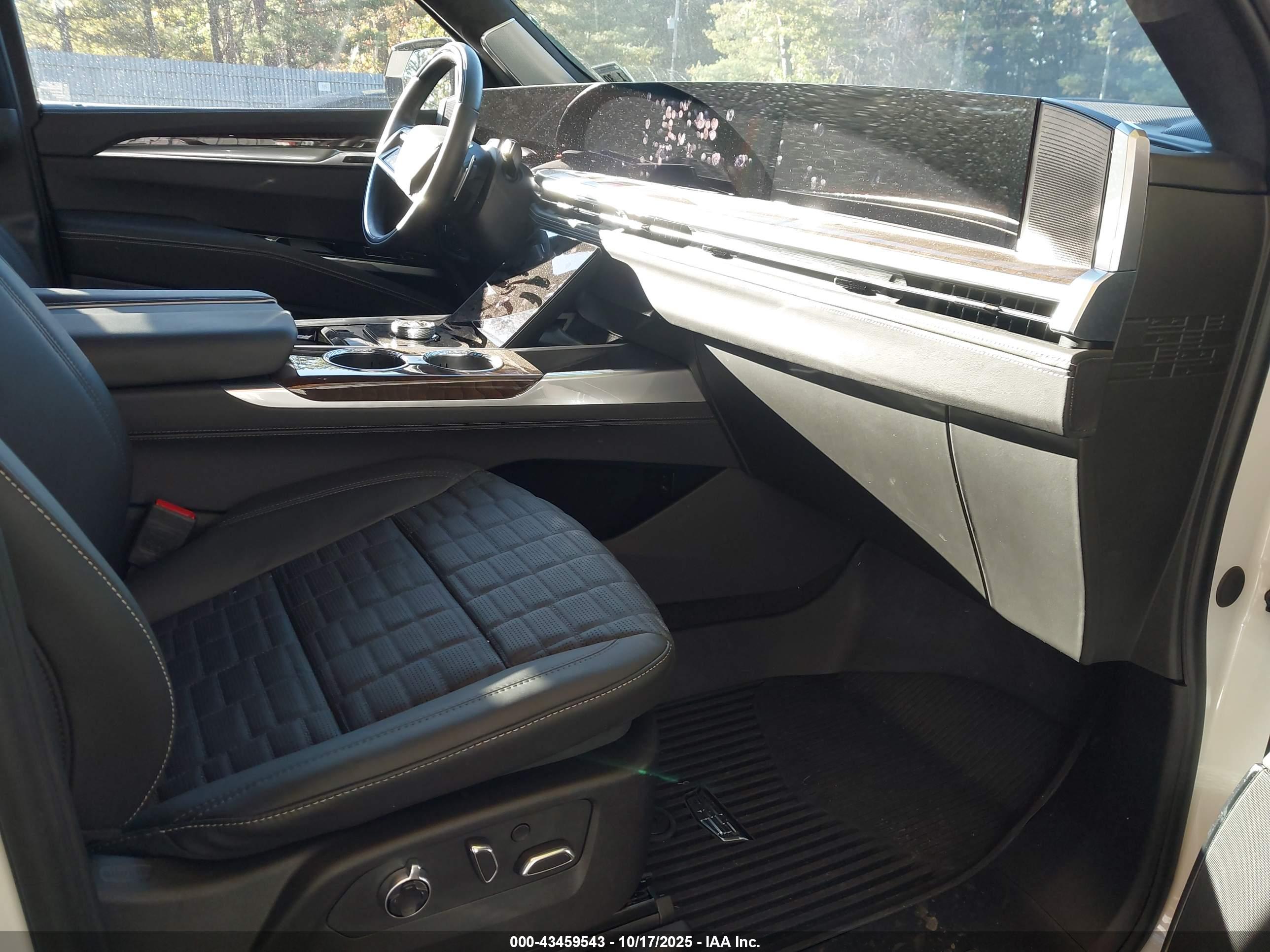 CADILLAC ESCALADE image 5