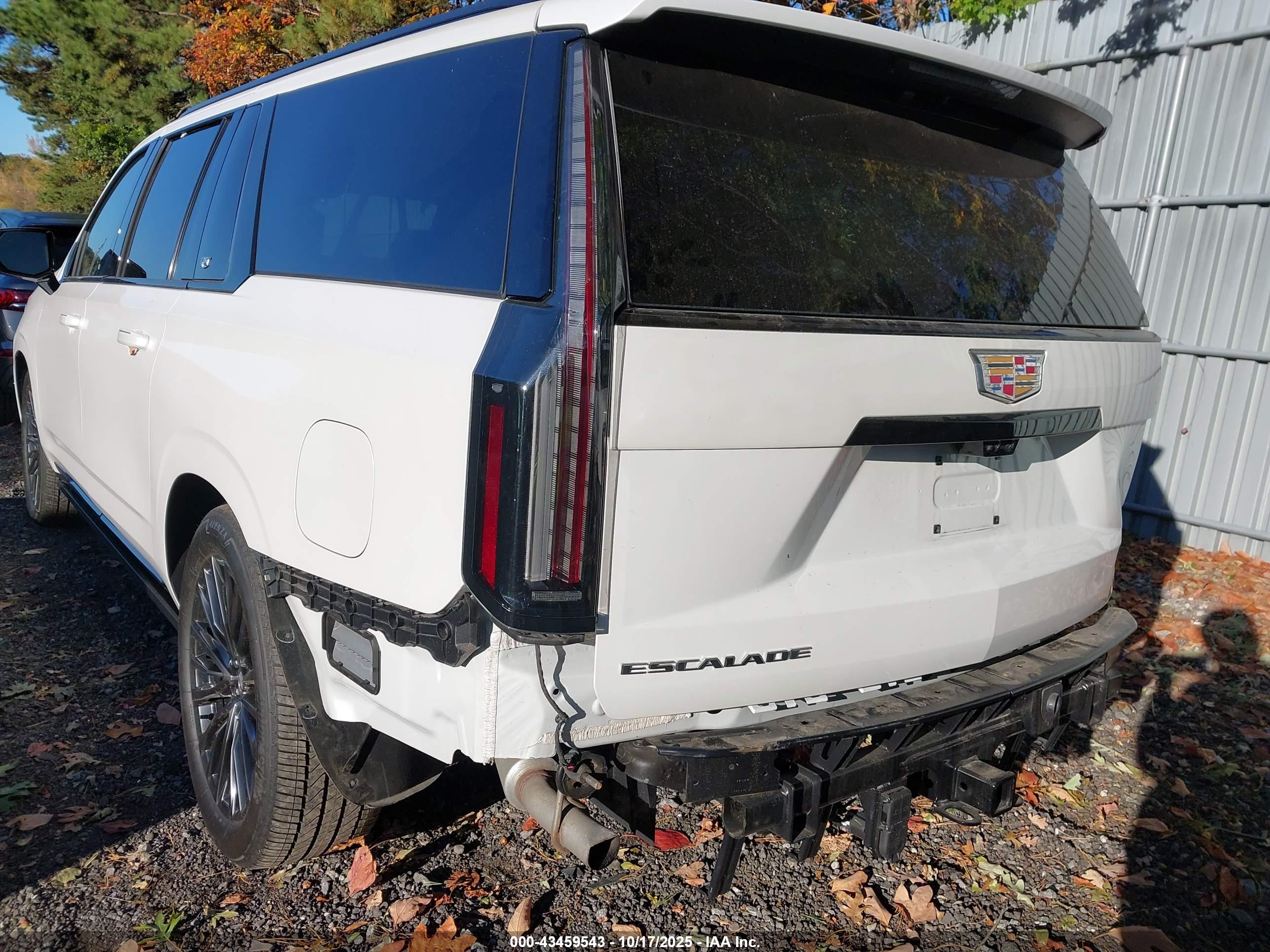 CADILLAC ESCALADE image 6