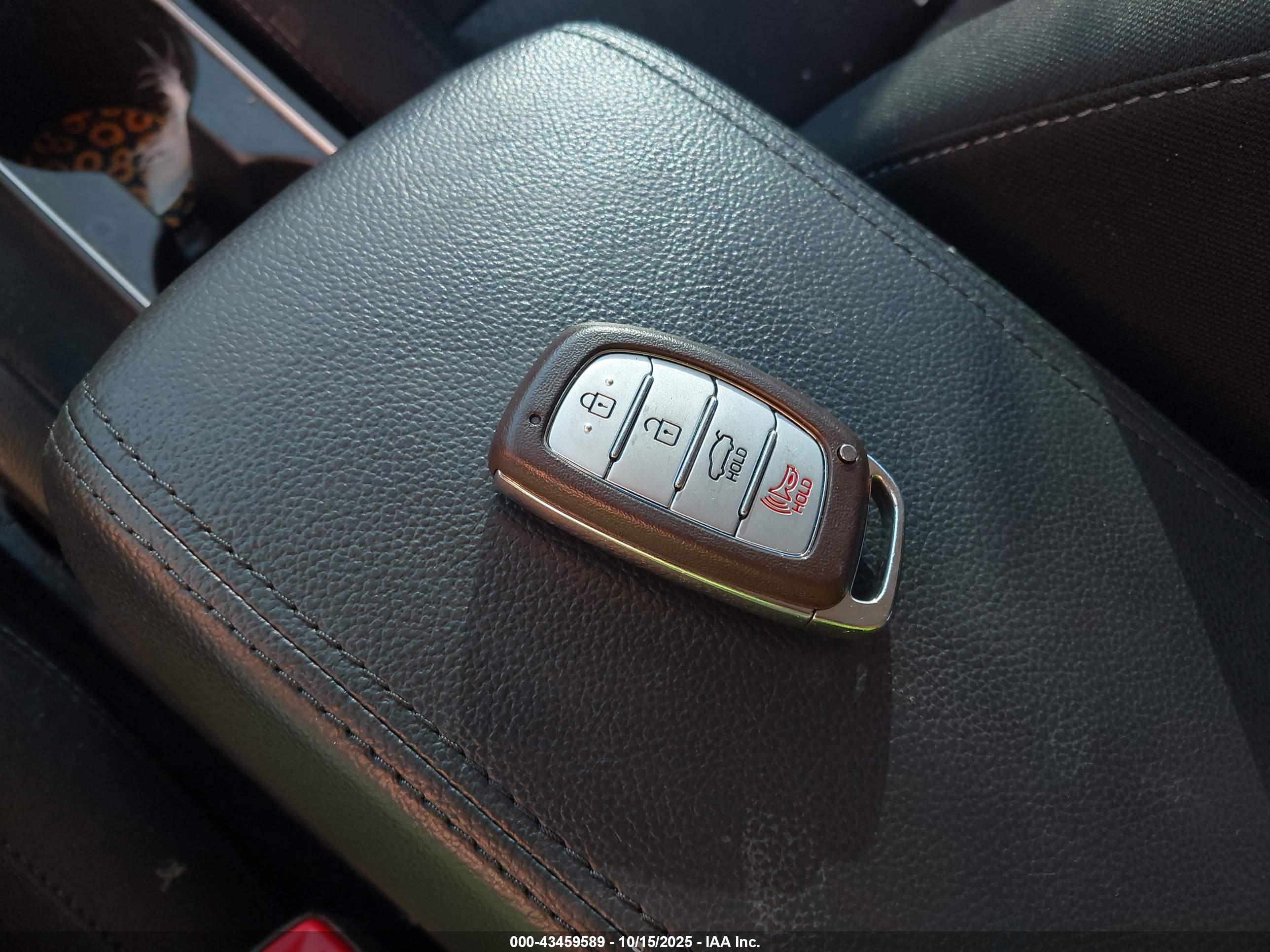 HYUNDAI ELANTRA image 11