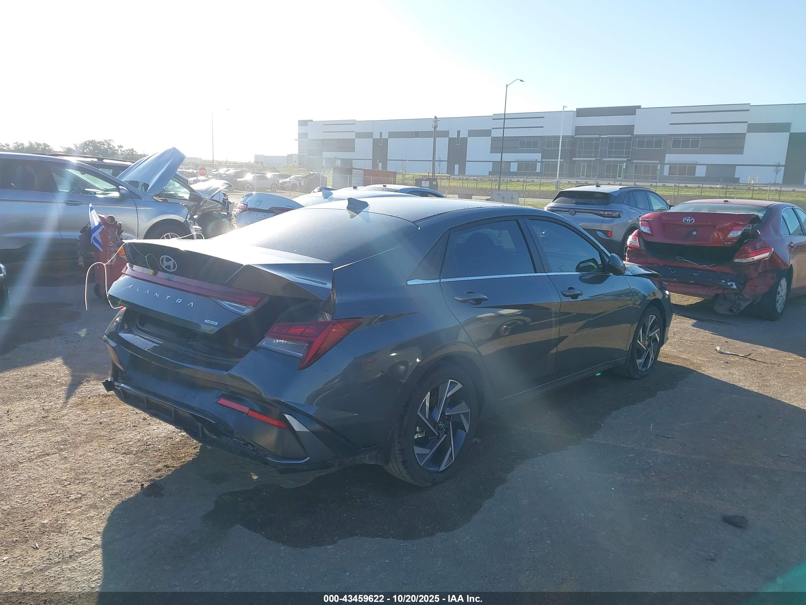 HYUNDAI ELANTRA image 4