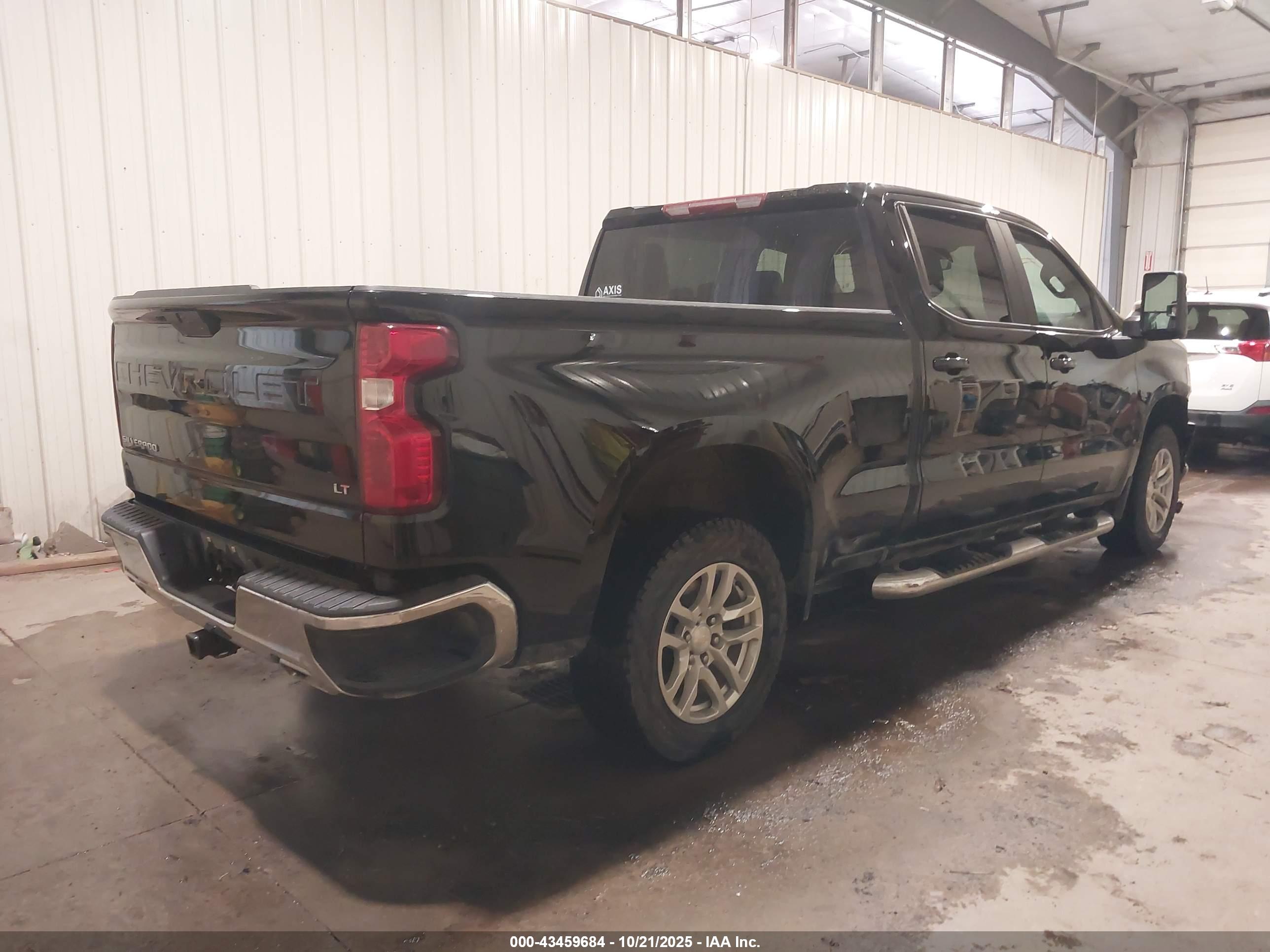 CHEVROLET SILVERADO image 4