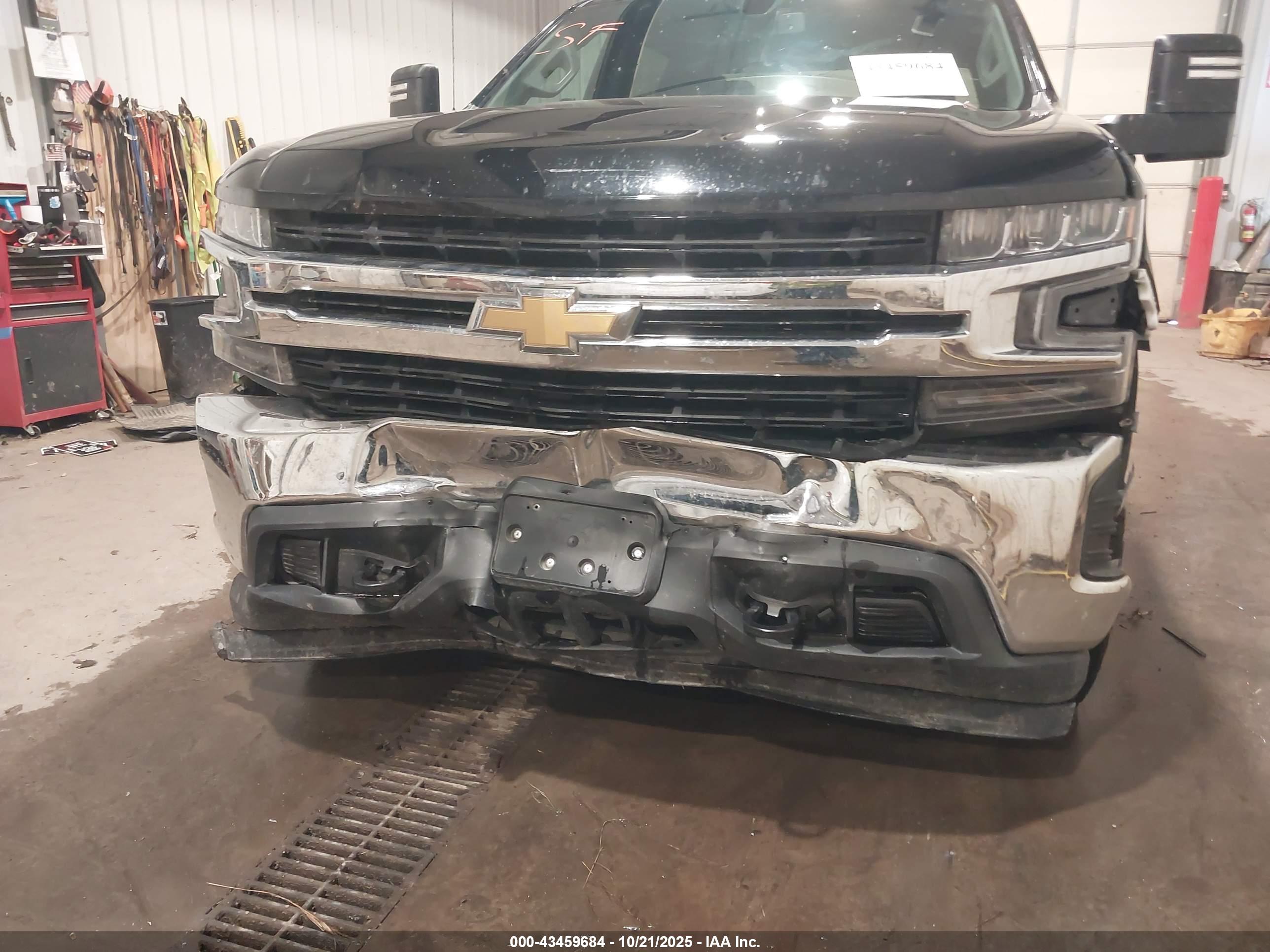 CHEVROLET SILVERADO image 6