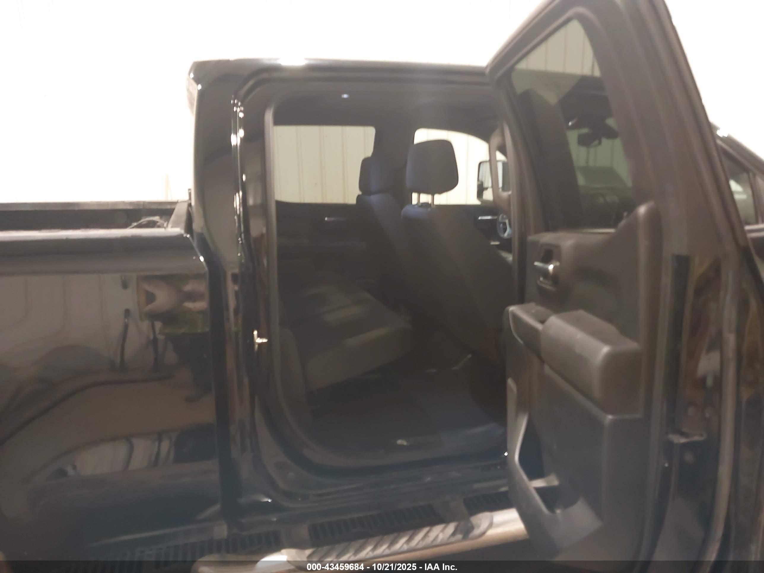 CHEVROLET SILVERADO image 8
