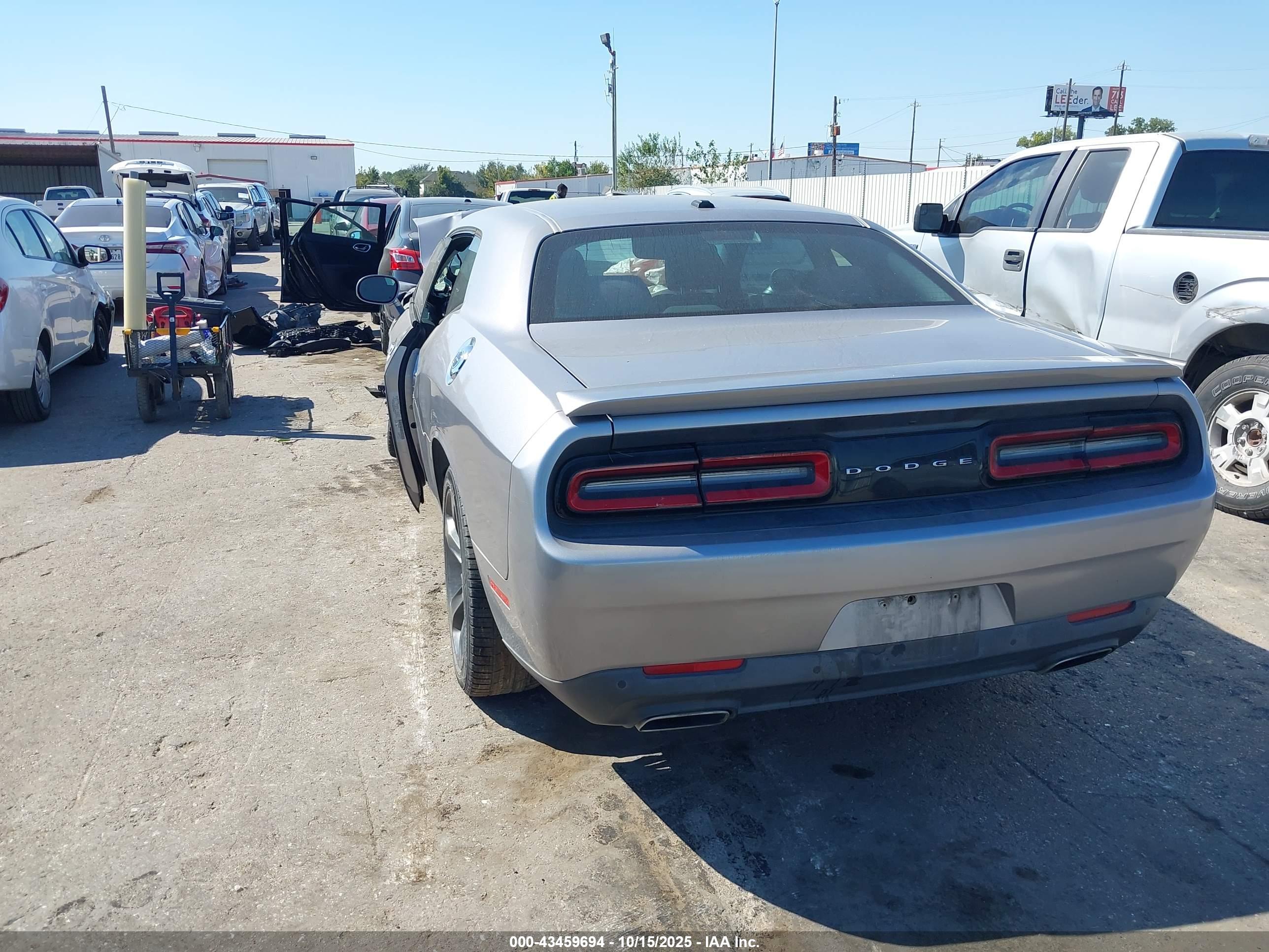 DODGE CHALLENGER image 3