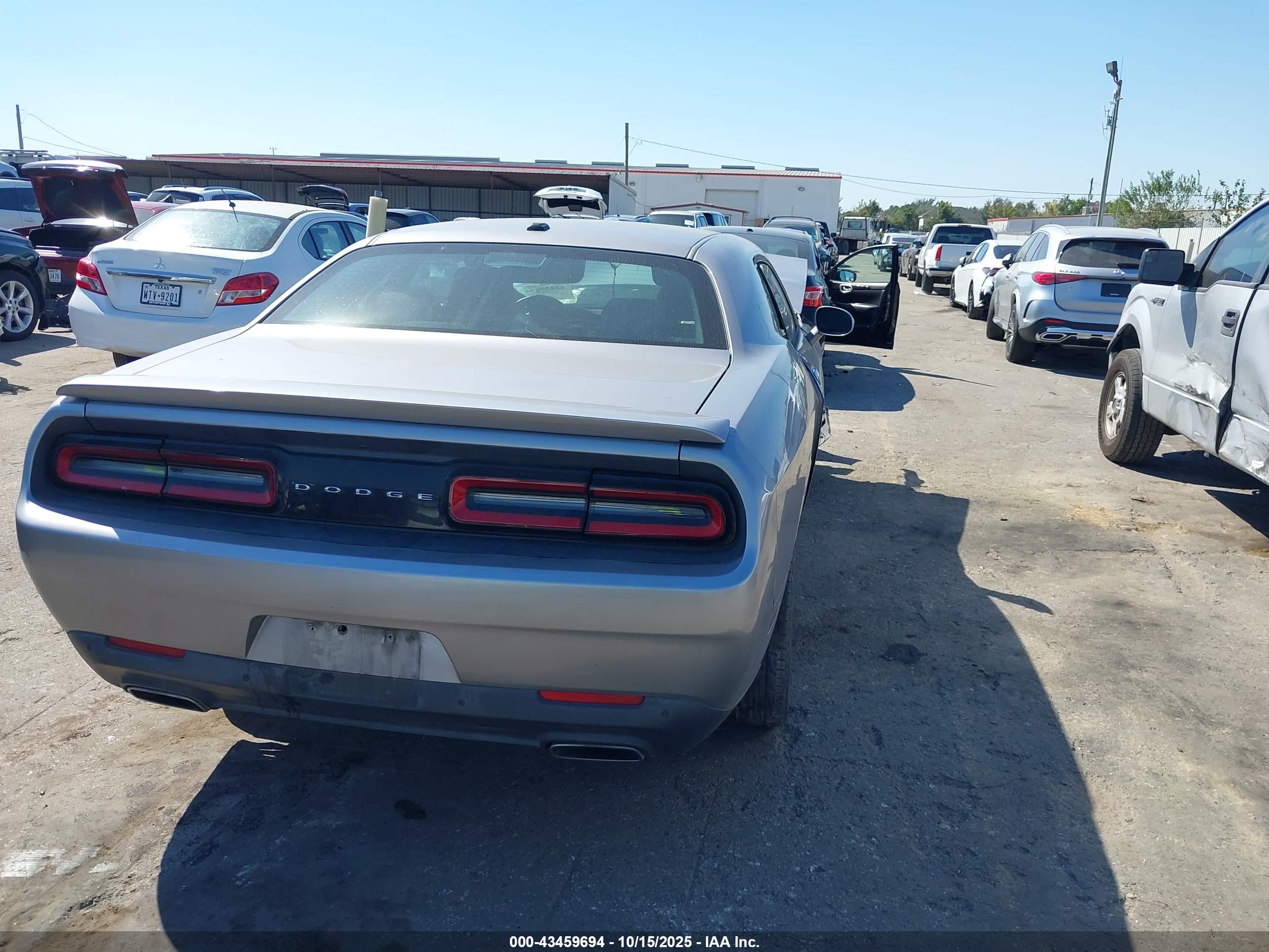 DODGE CHALLENGER image 4