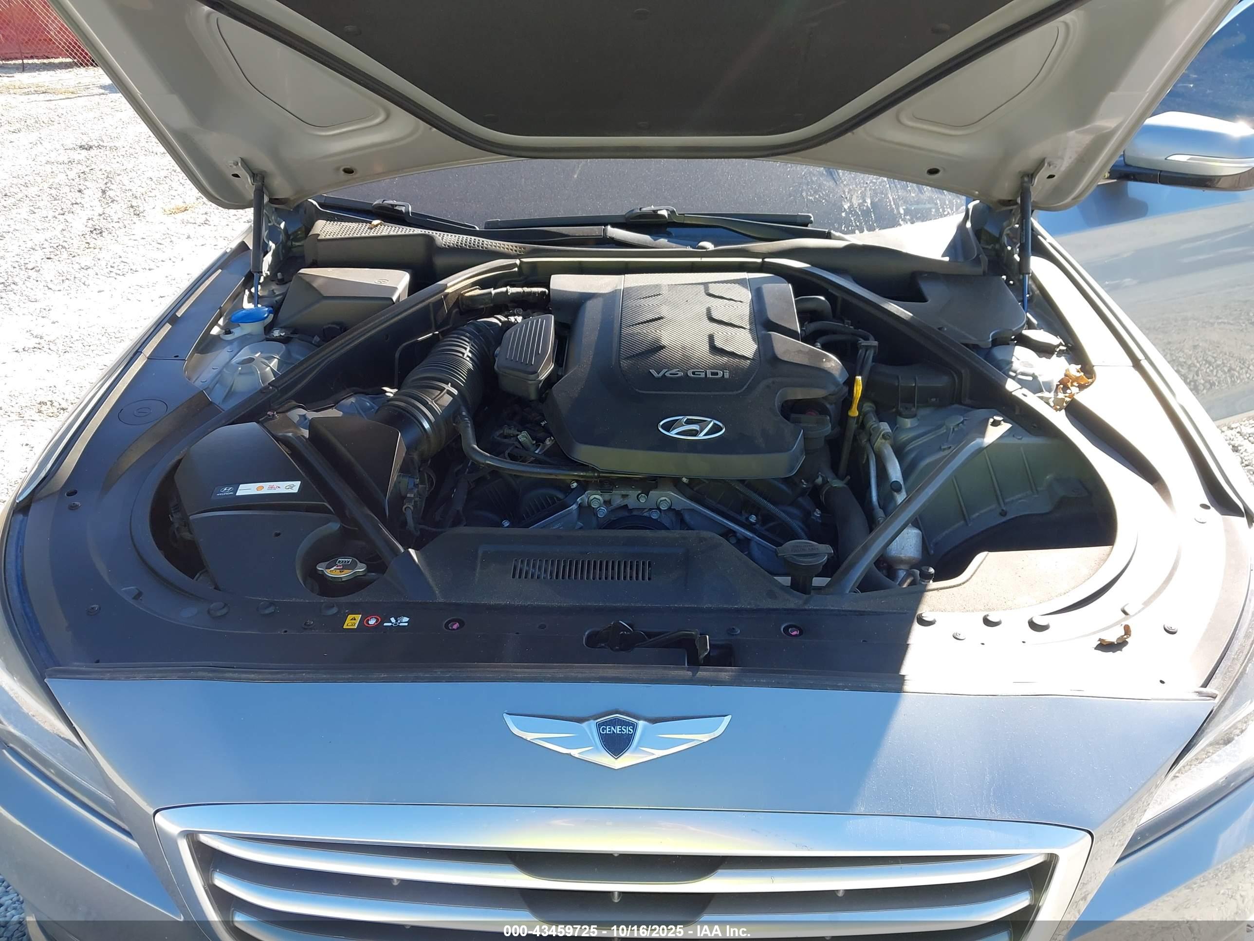 HYUNDAI GENESIS image 10