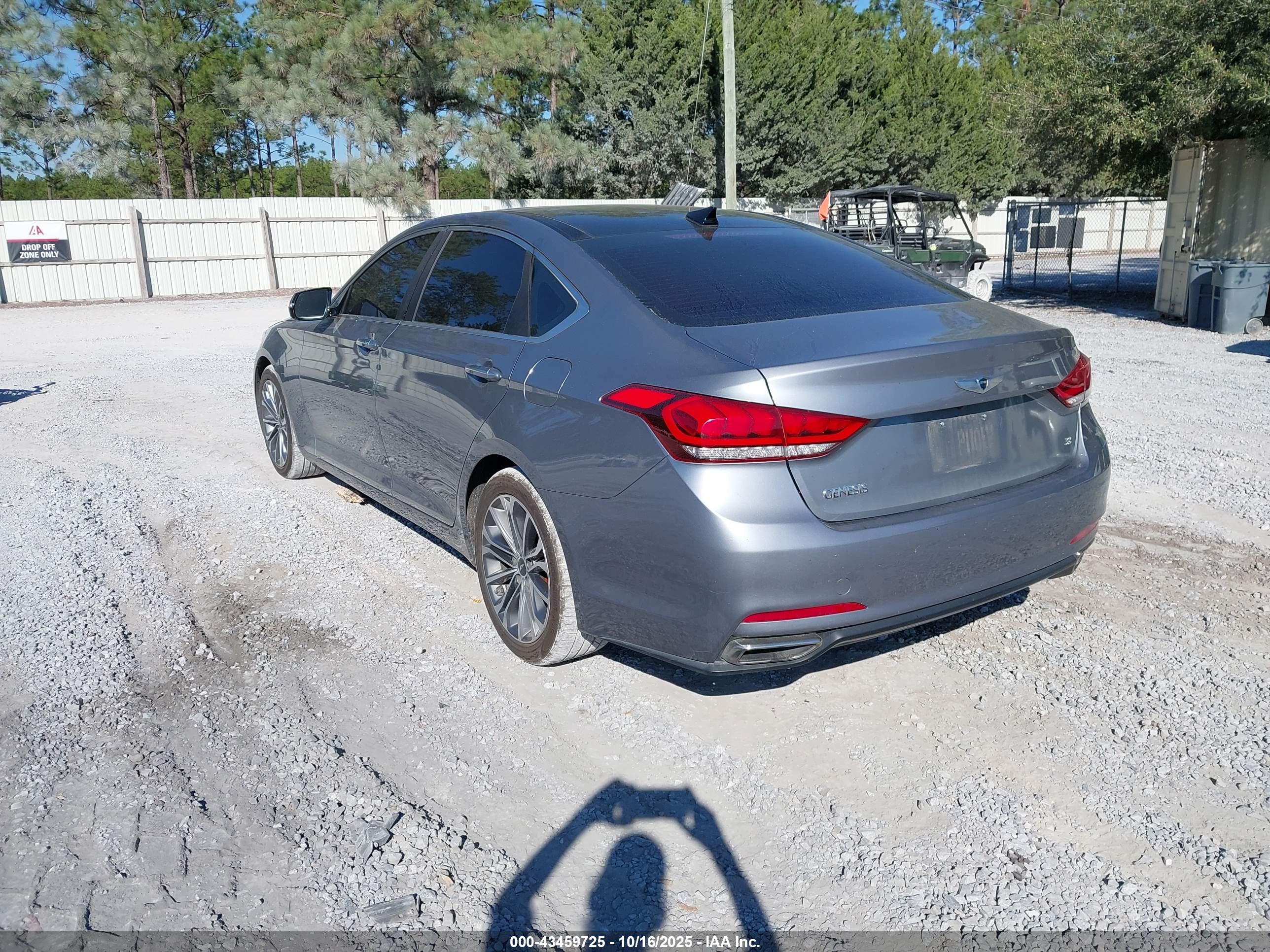 HYUNDAI GENESIS image 3