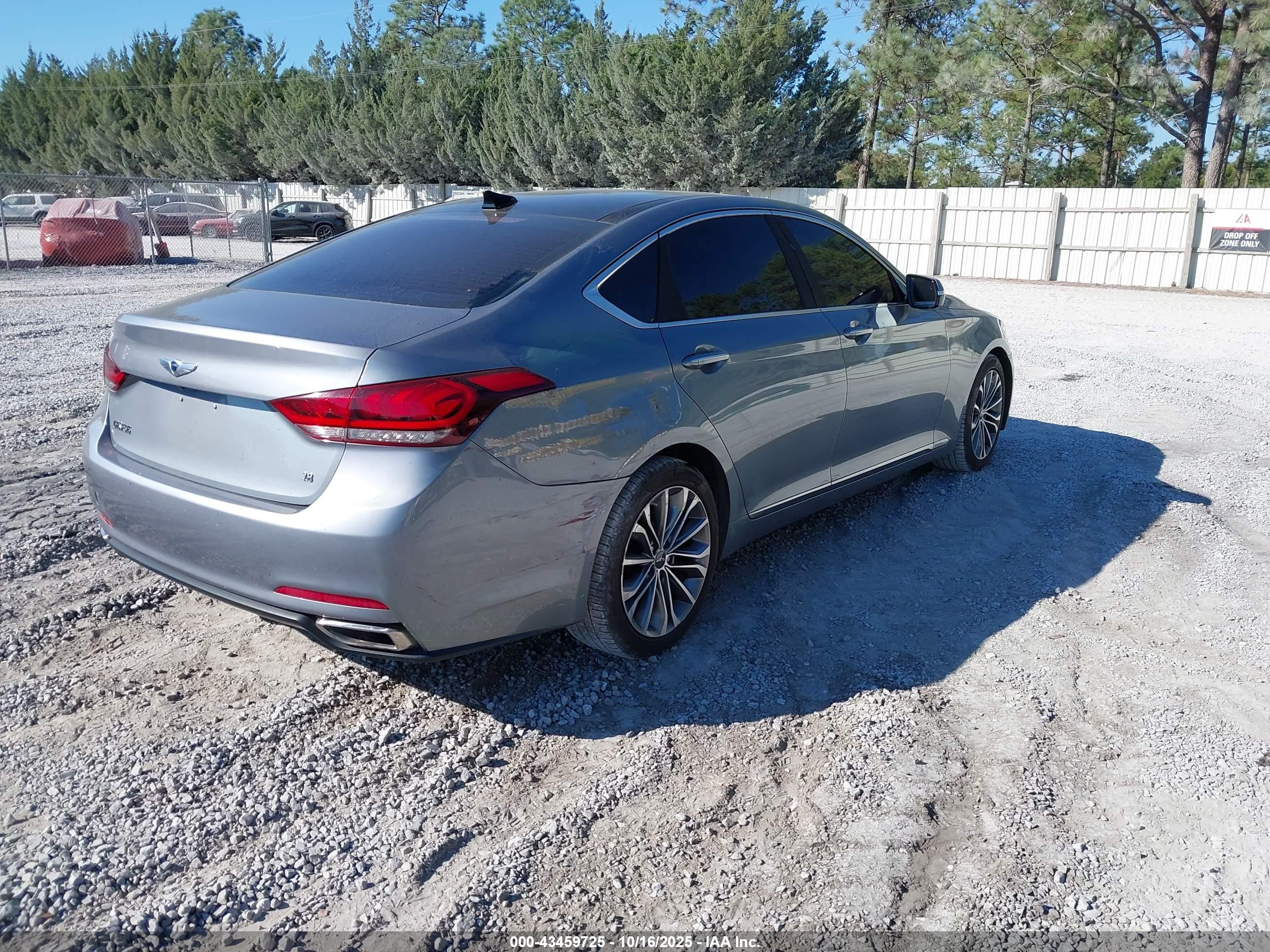 HYUNDAI GENESIS image 4