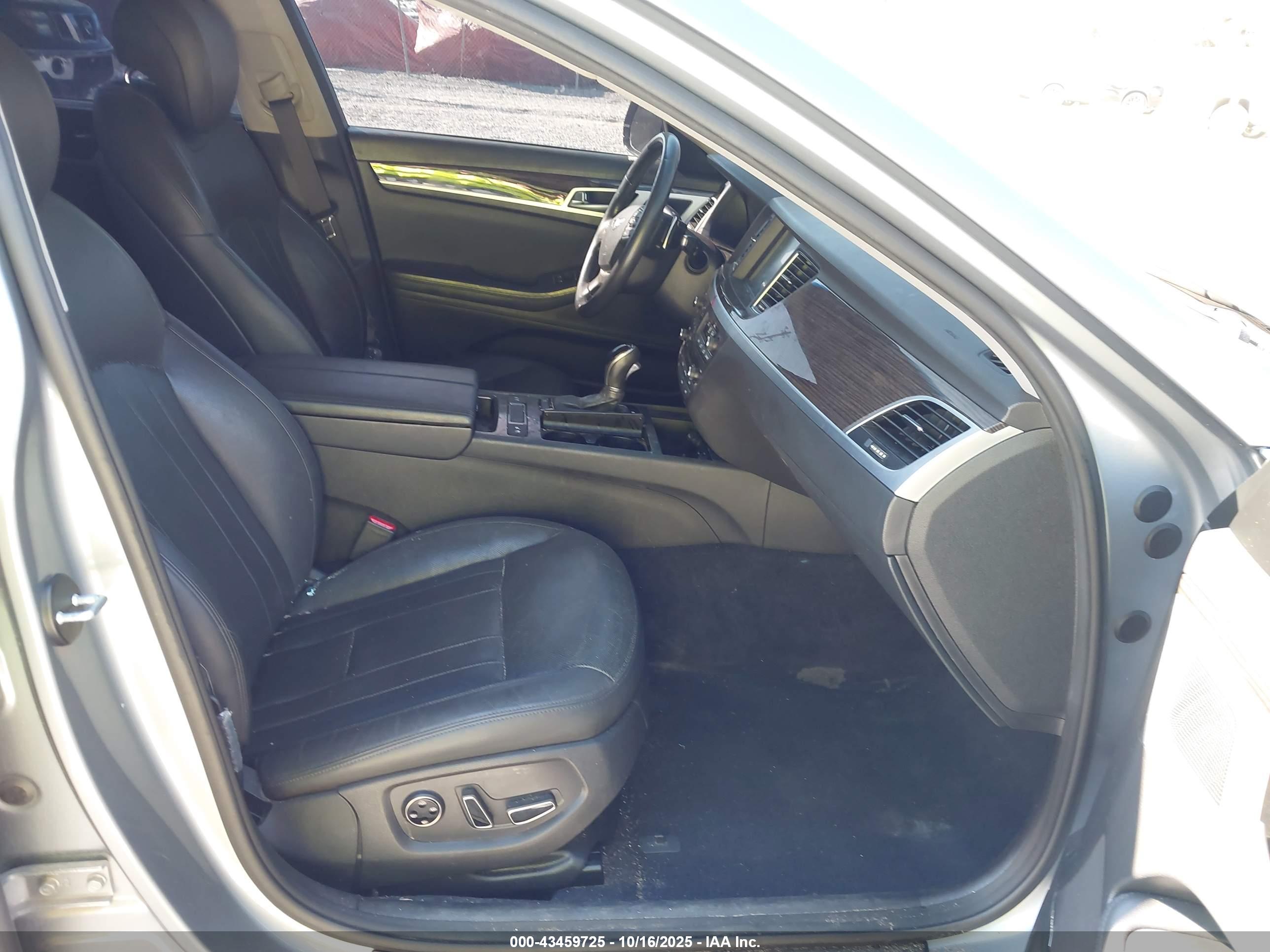HYUNDAI GENESIS image 5