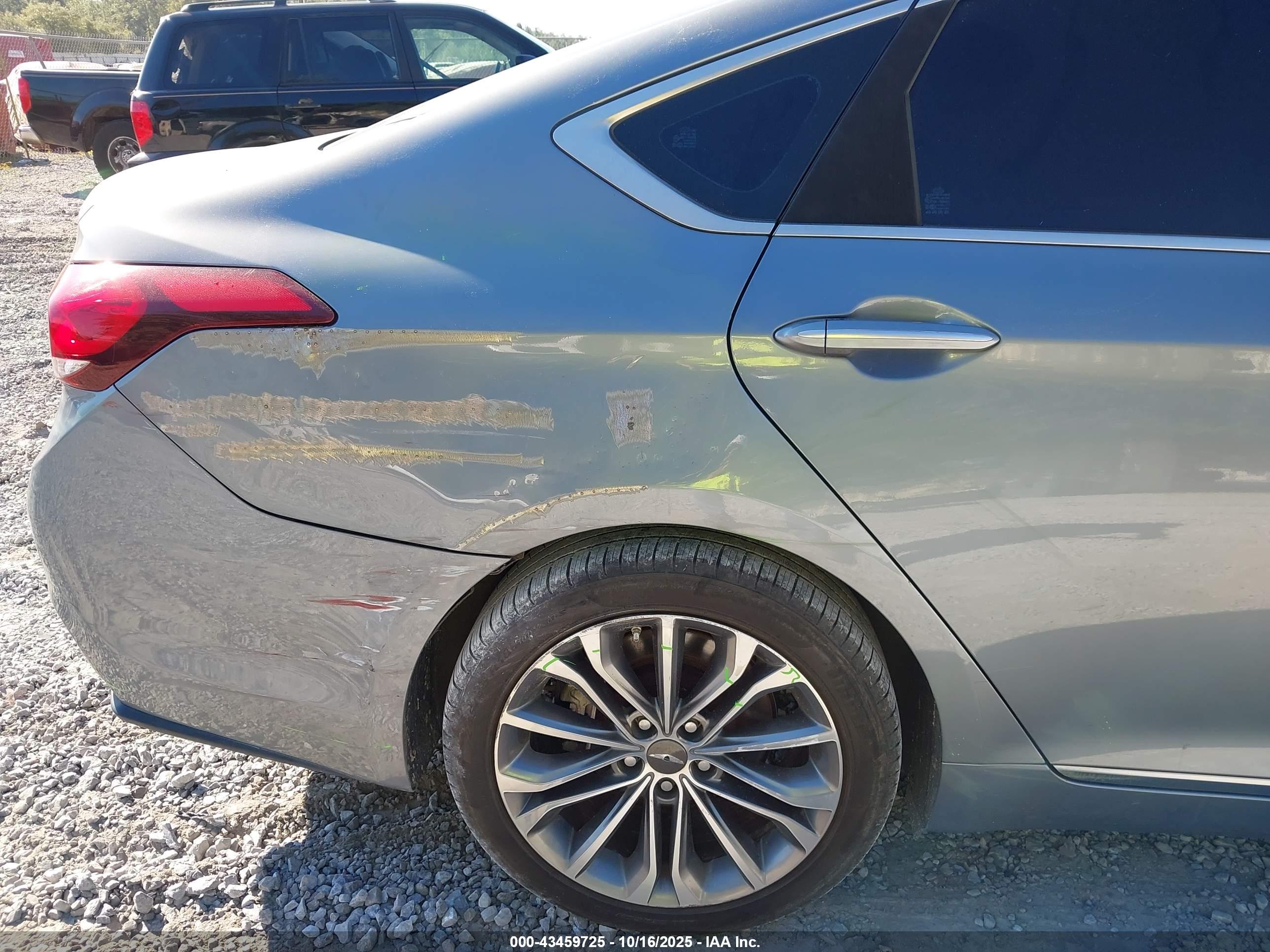 HYUNDAI GENESIS image 6