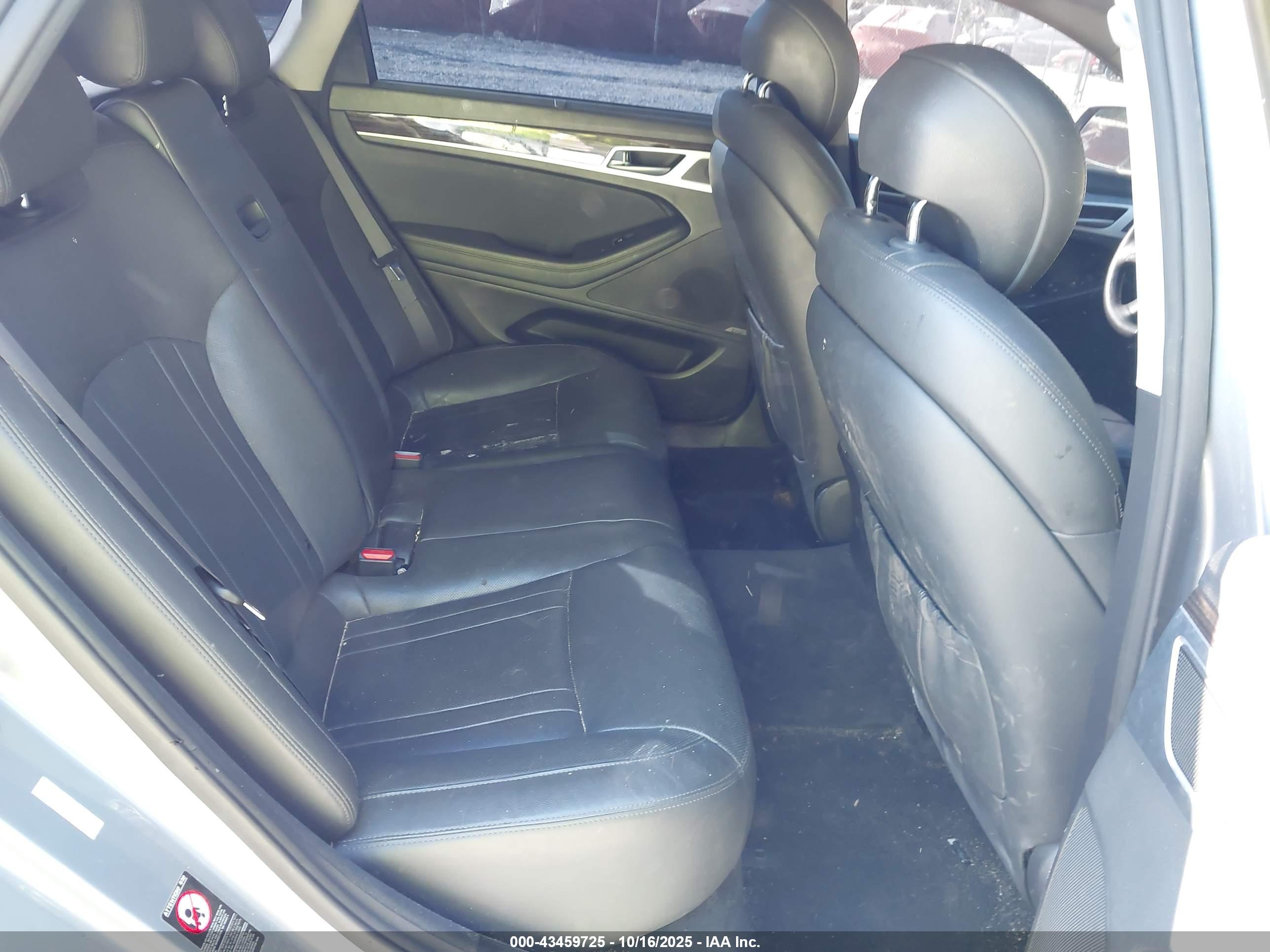 HYUNDAI GENESIS image 8
