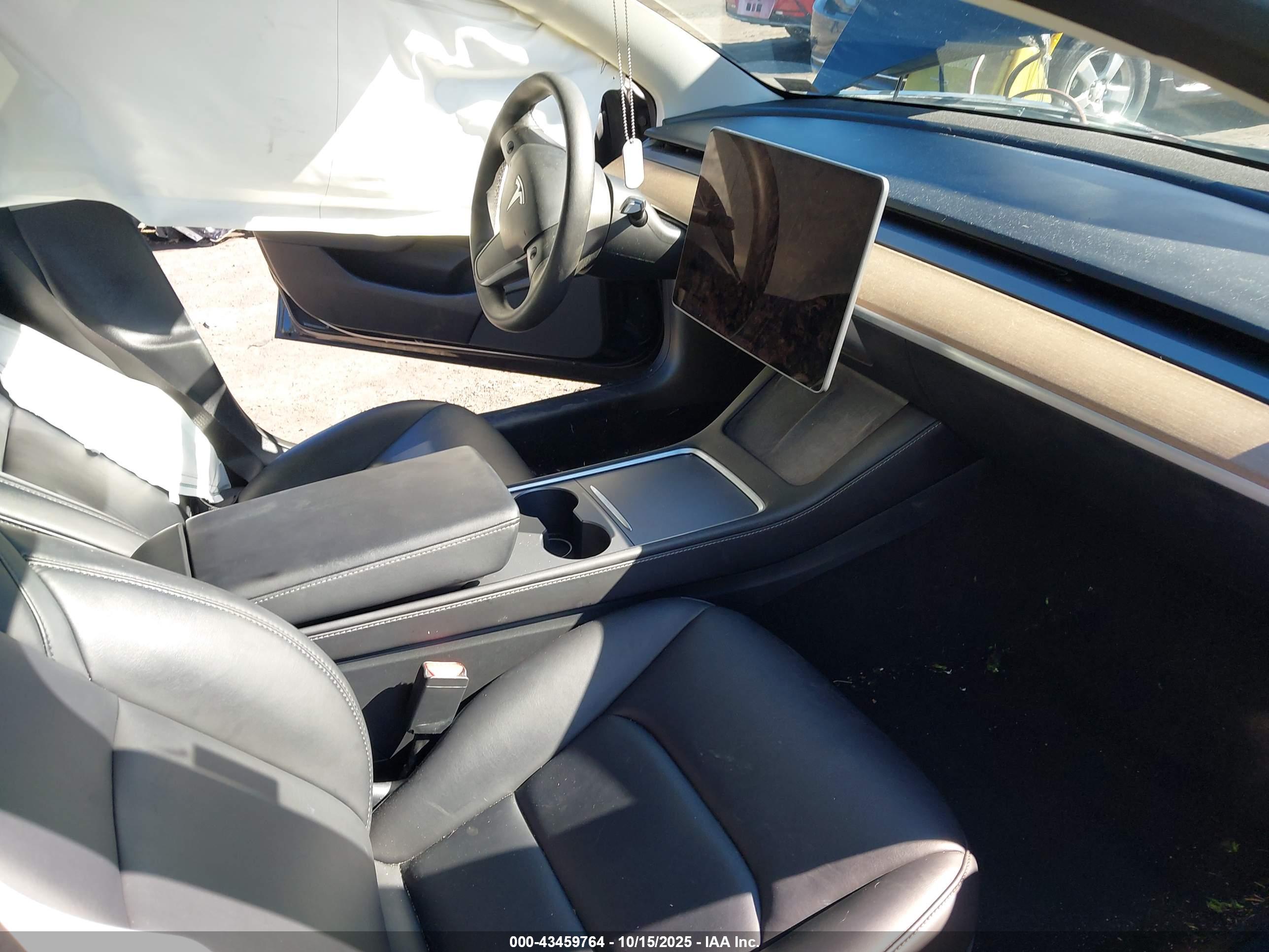 TESLA MODEL image 5