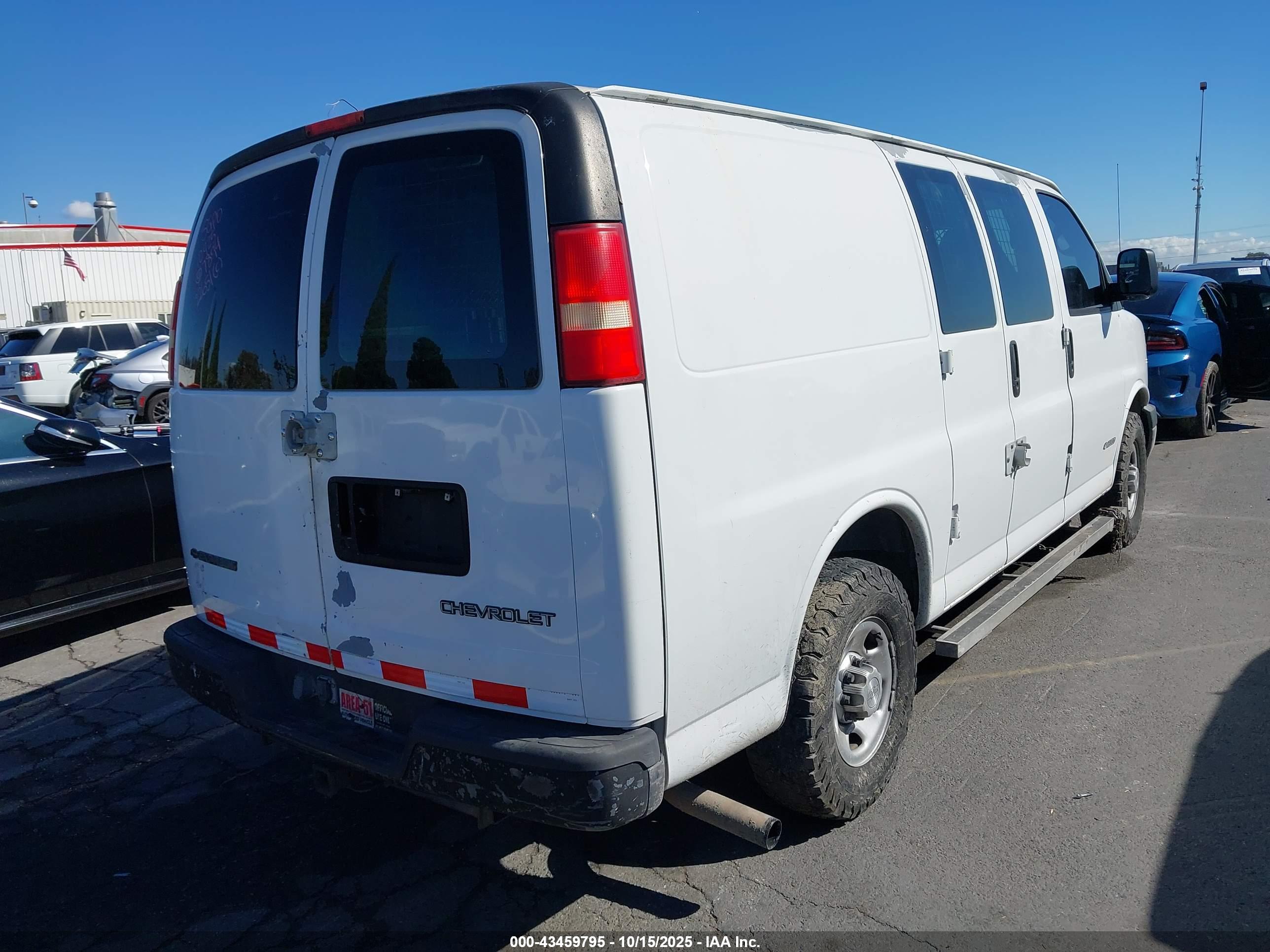 CHEVROLET EXPRESS image 4