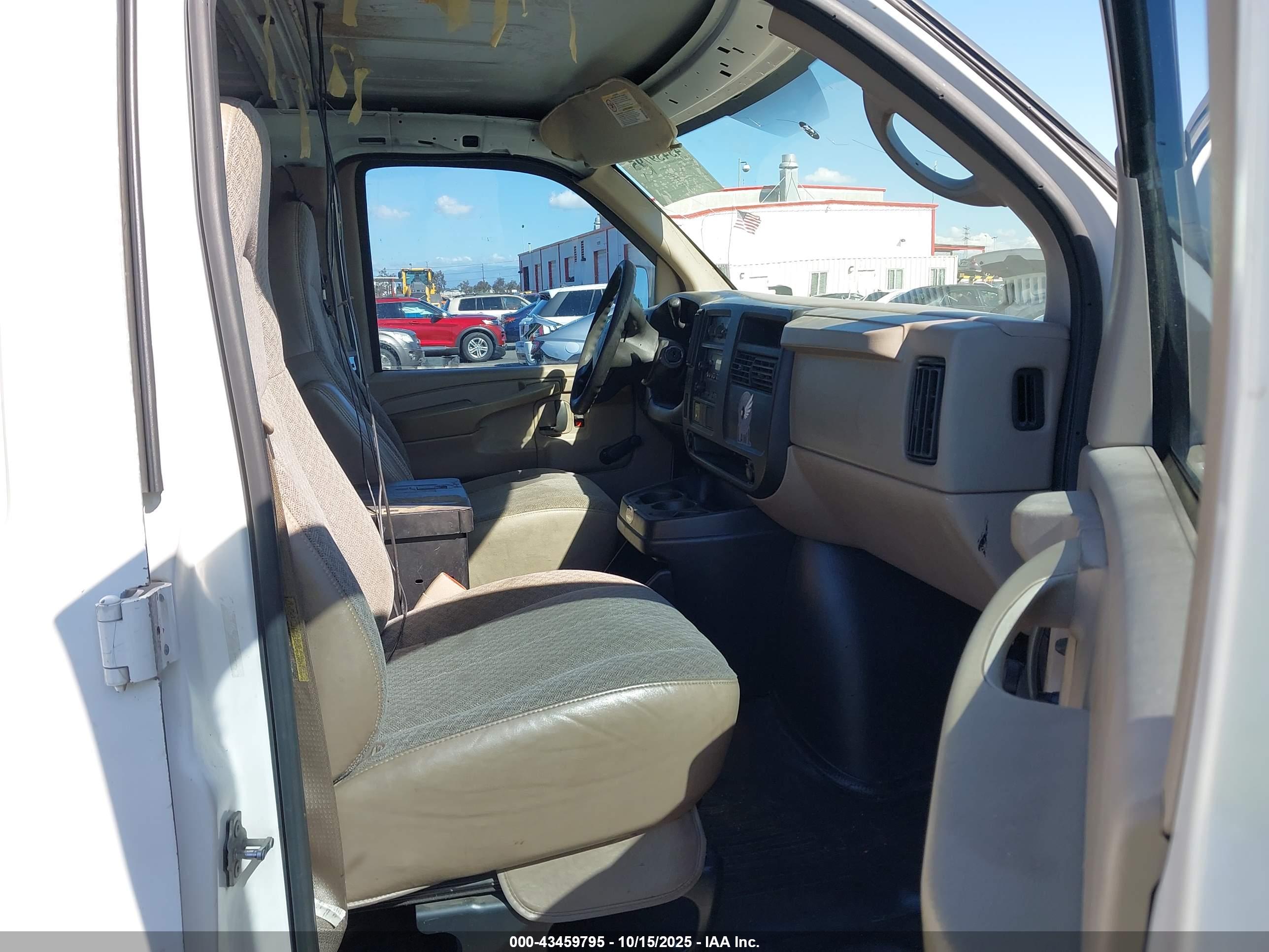 CHEVROLET EXPRESS image 5