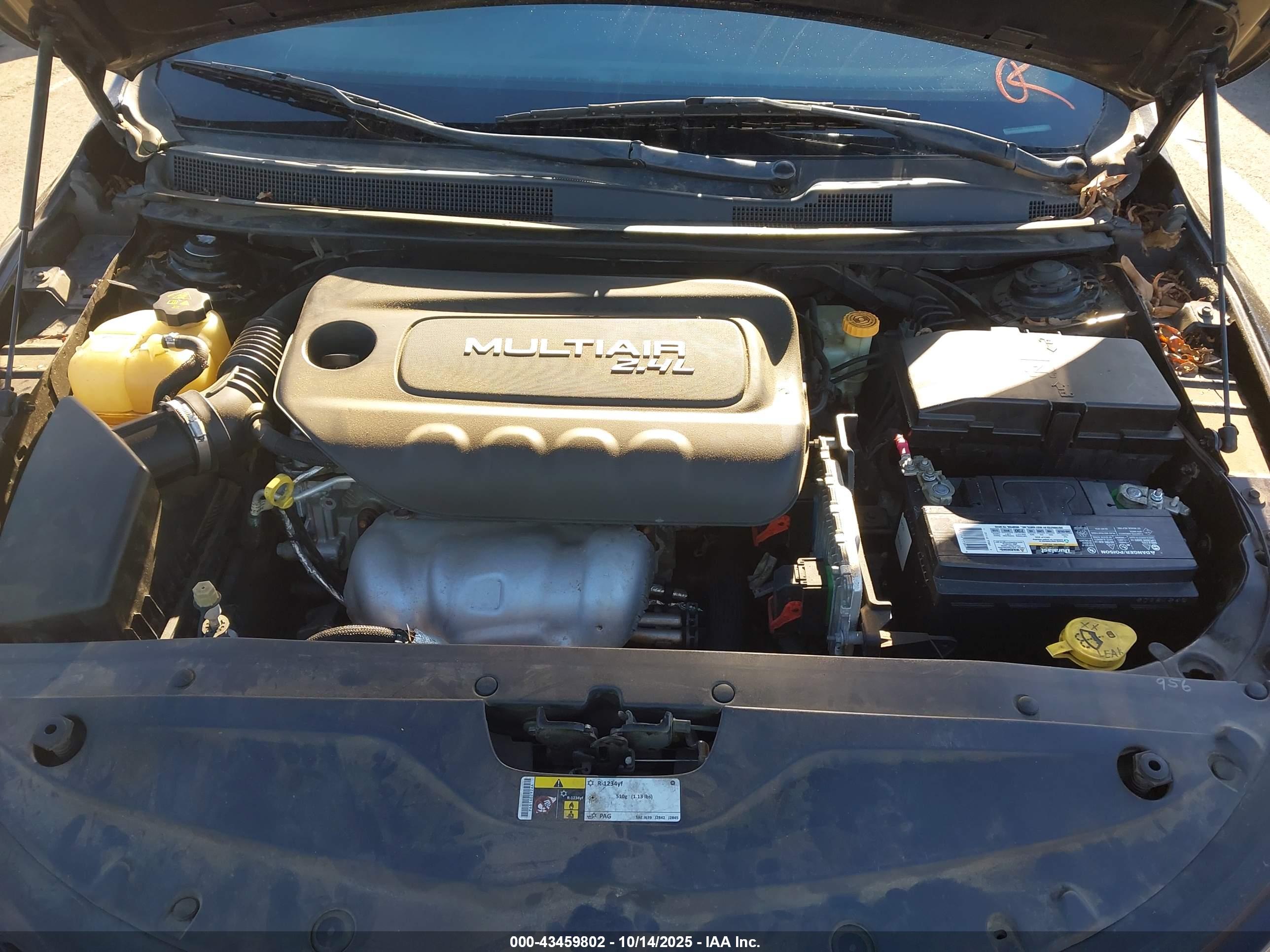 CHRYSLER 200 image 10
