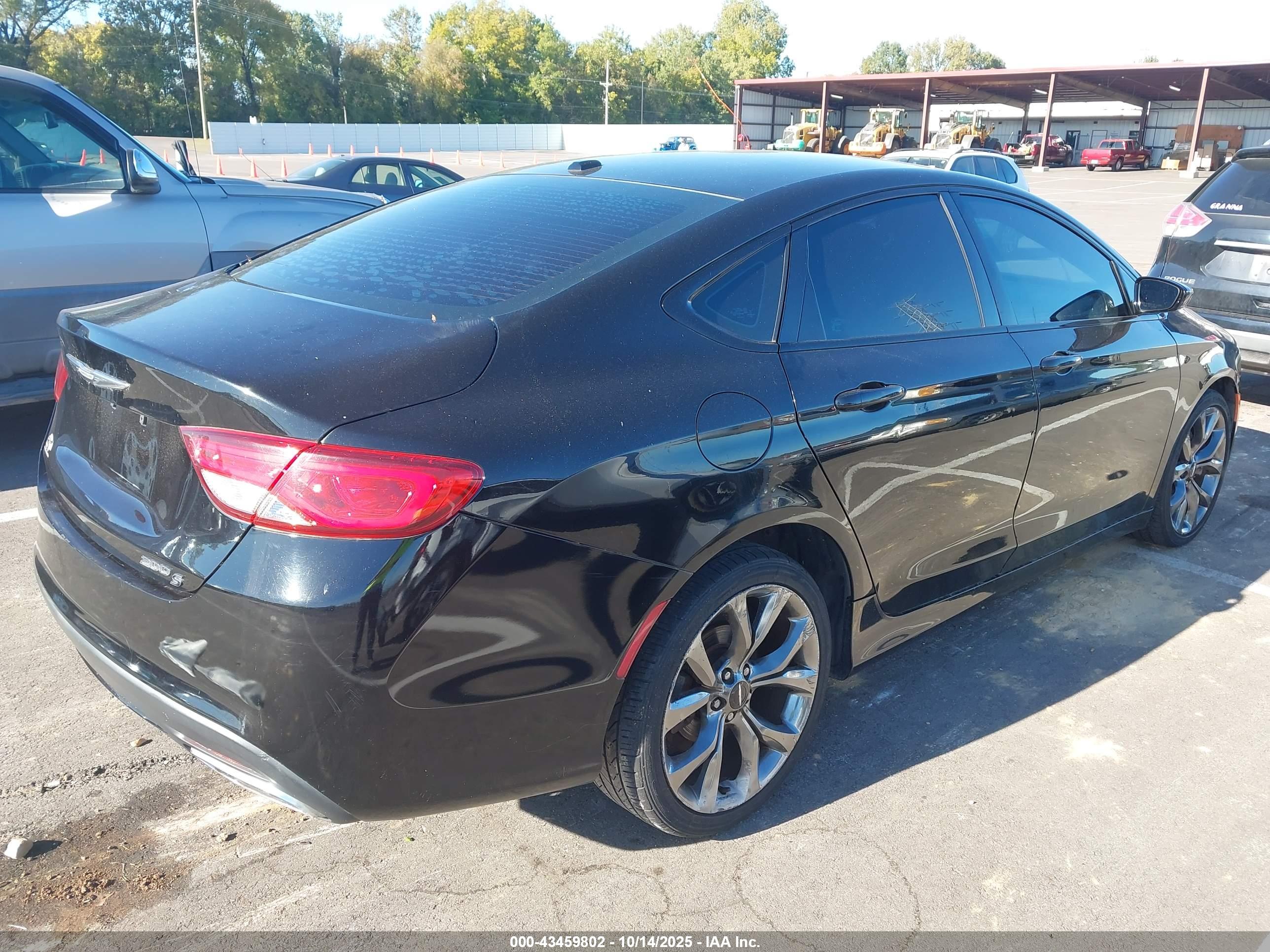 CHRYSLER 200 image 4