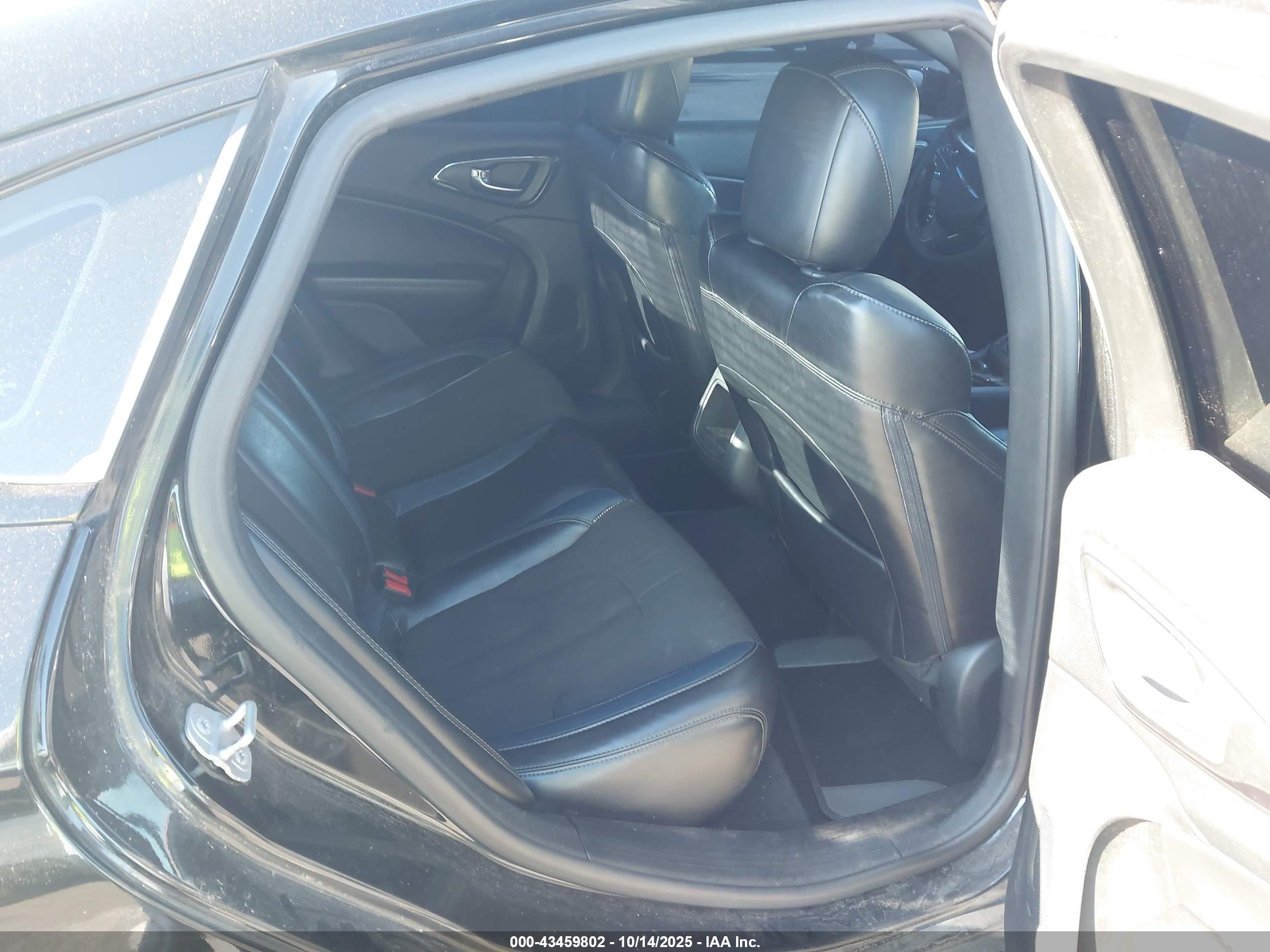 CHRYSLER 200 image 8