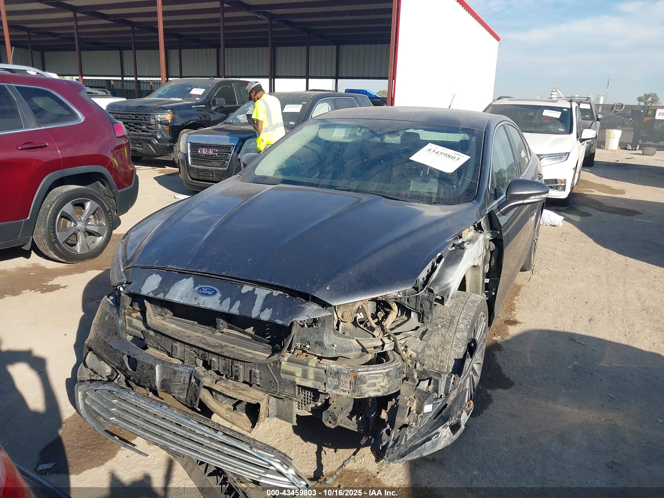 FORD FUSION image 2