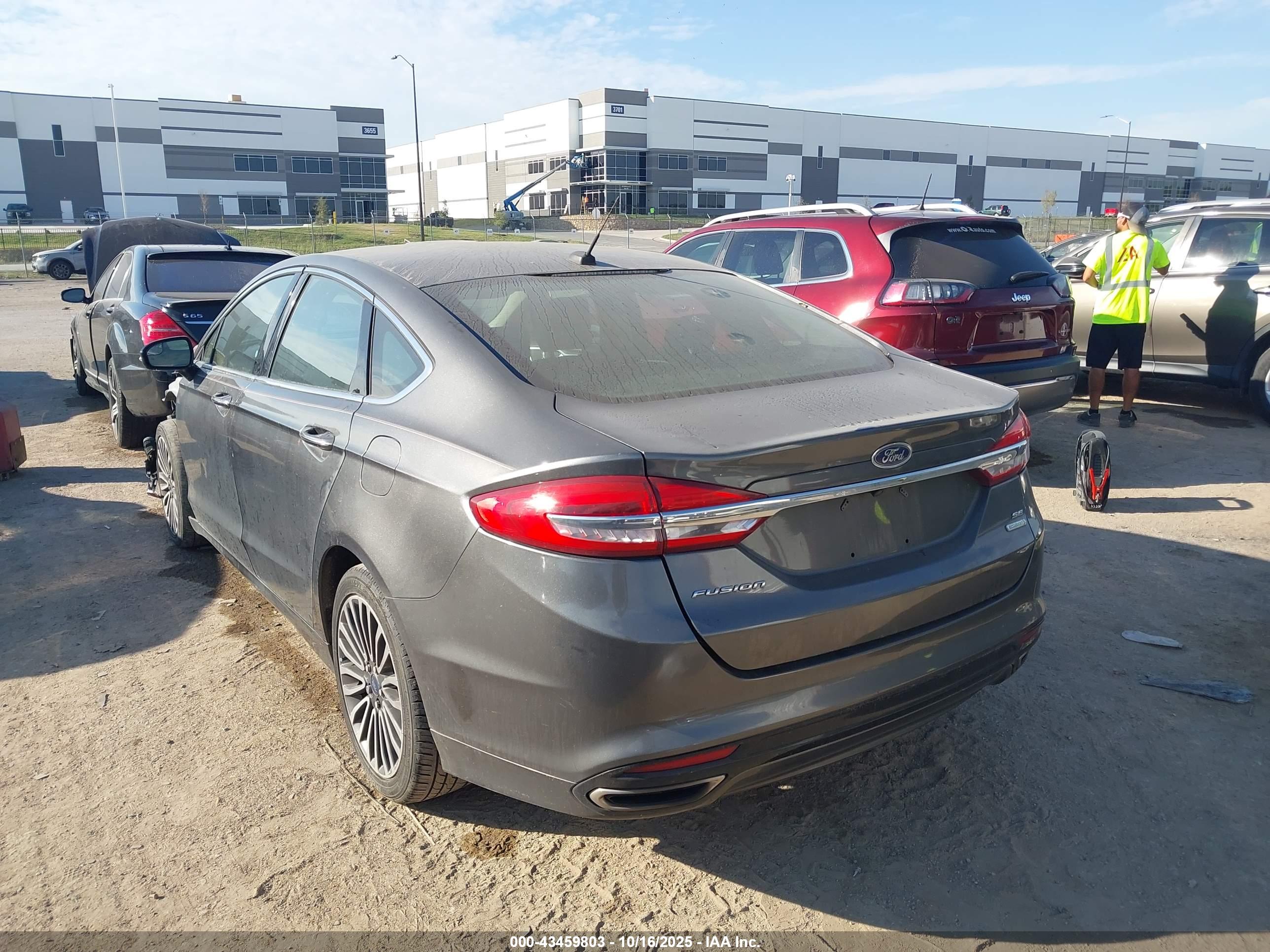 FORD FUSION image 3