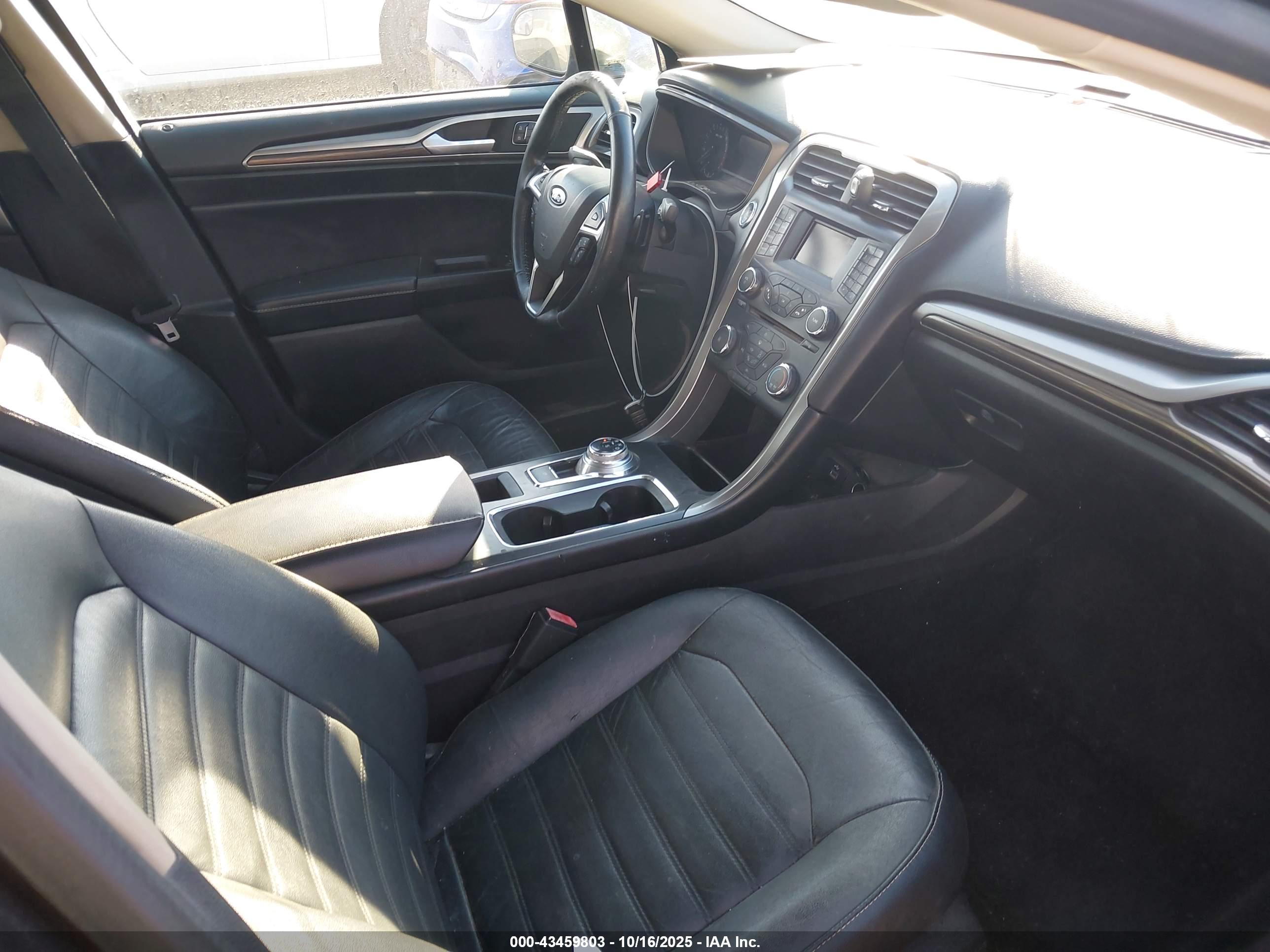 FORD FUSION image 5